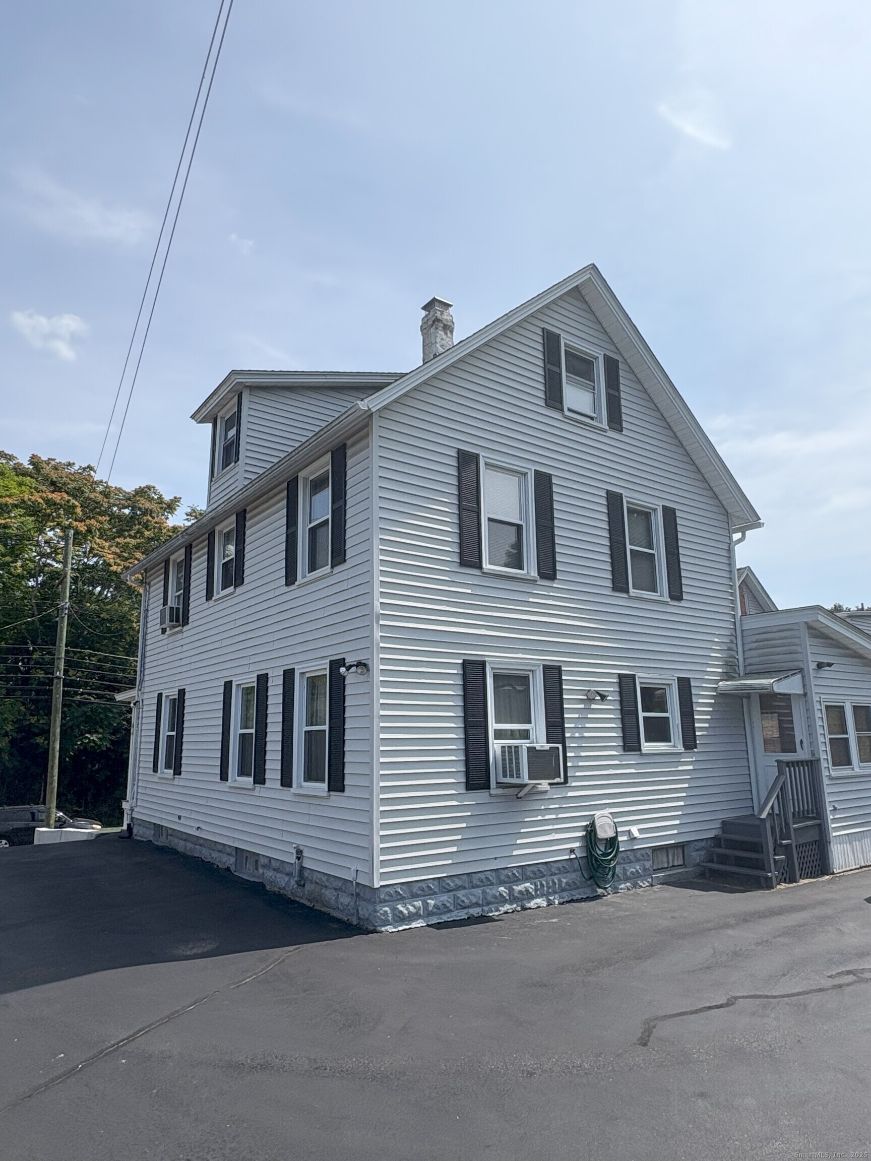 Norwich, Connecticut 06360, United States, 3 Bedrooms Bedrooms, ,1 BathroomBathrooms,Residential,Active,189562