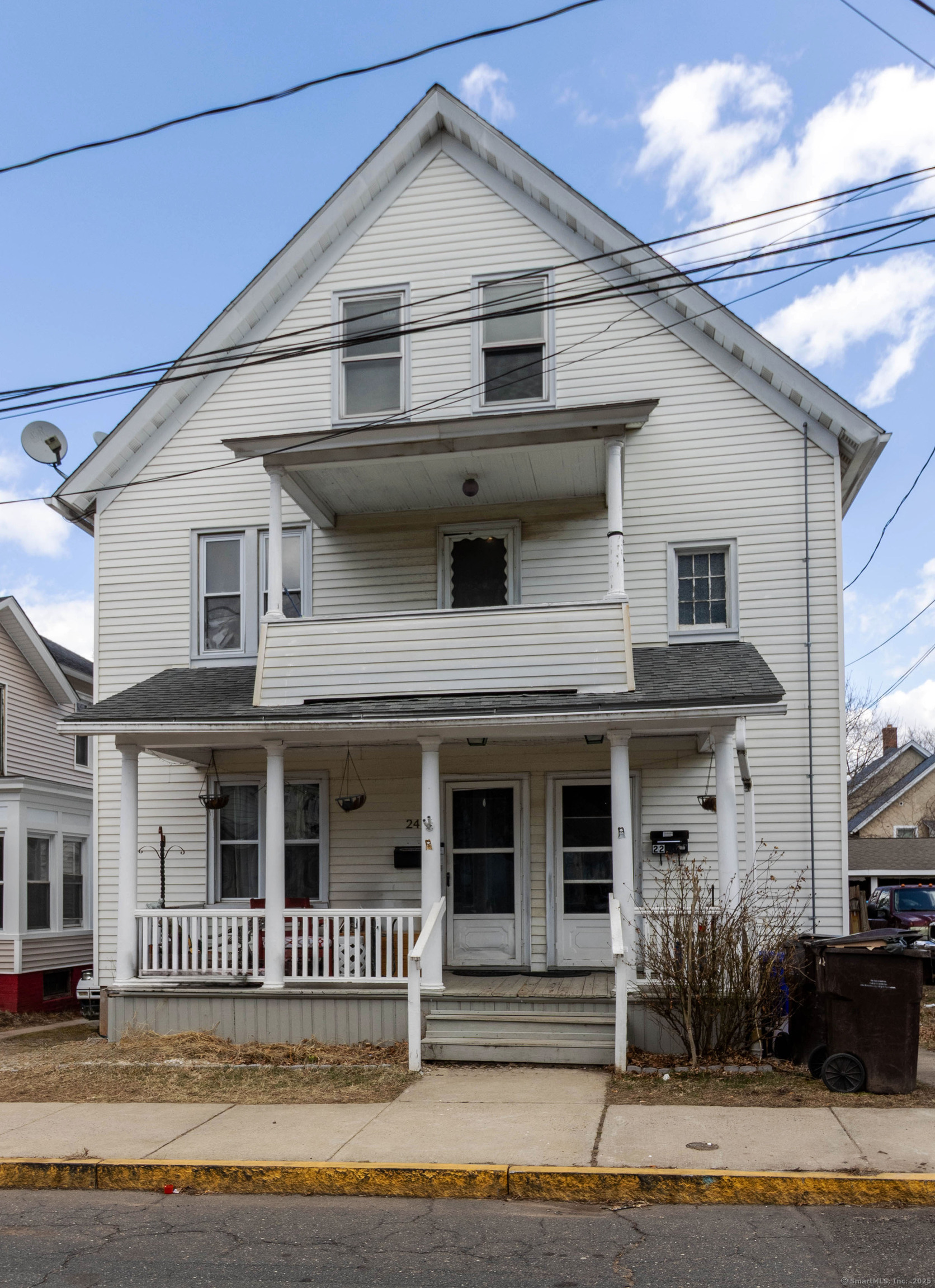 Bacon Avenue, Middletown, Connecticut - 6 Bedrooms  
3 Bathrooms  
10 Rooms - 