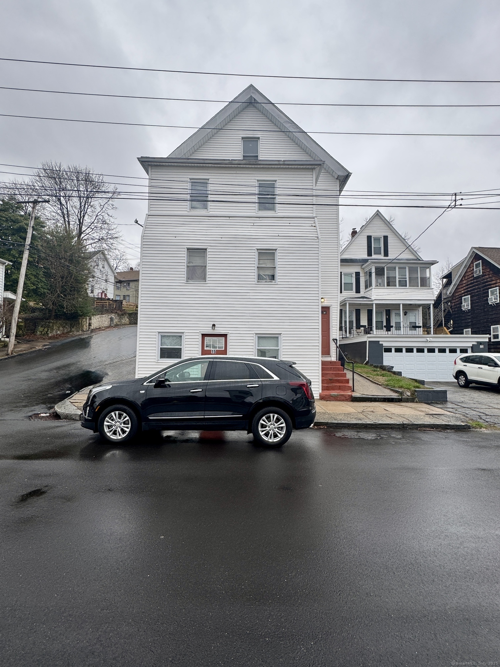 Cherry Street, Derby, Connecticut - 6 Bedrooms  
3 Bathrooms  
3 Rooms - 