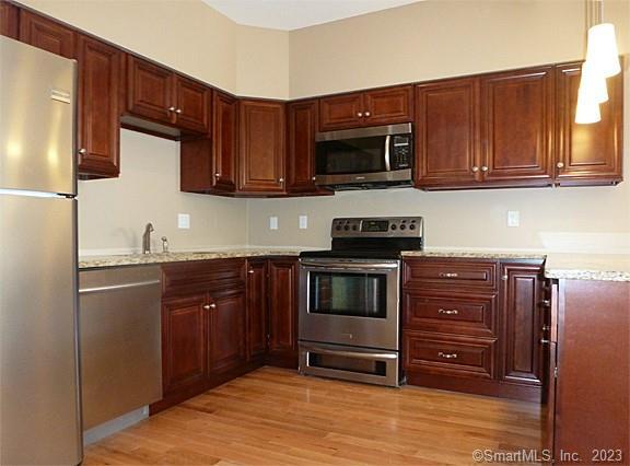 390 Boston Neck Road 1J