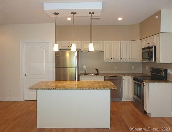 390 Boston Neck Road 1J