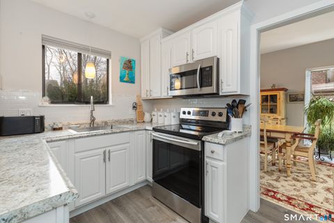 Condo For Sale - 79 Heritage Village #A<br/> Southbury, CT 06488