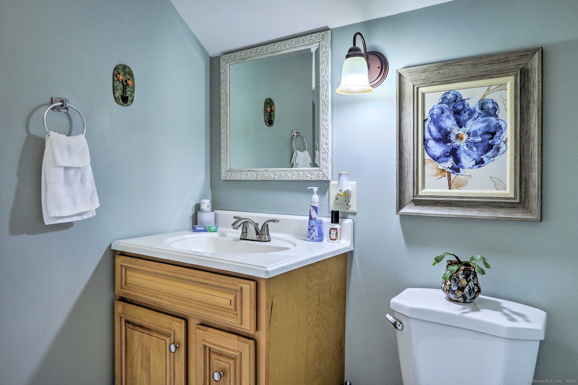 Waterford, Connecticut 06385, United States, 2 Bedrooms Bedrooms, ,2 BathroomsBathrooms,Residential,Pending,191868