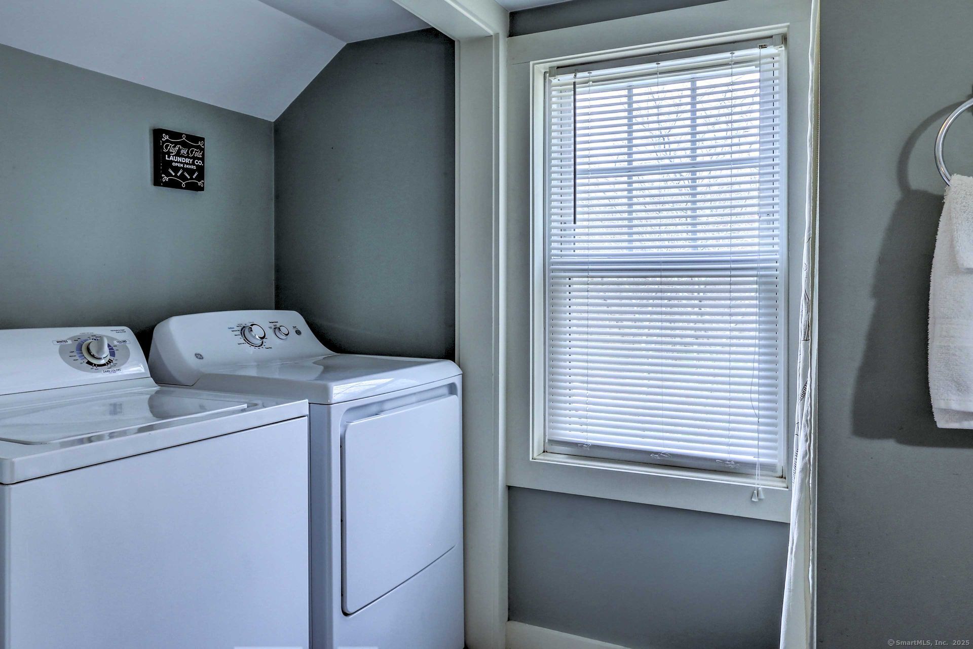 Waterford, Connecticut 06385, United States, 2 Bedrooms Bedrooms, ,2 BathroomsBathrooms,Residential,Pending,191868