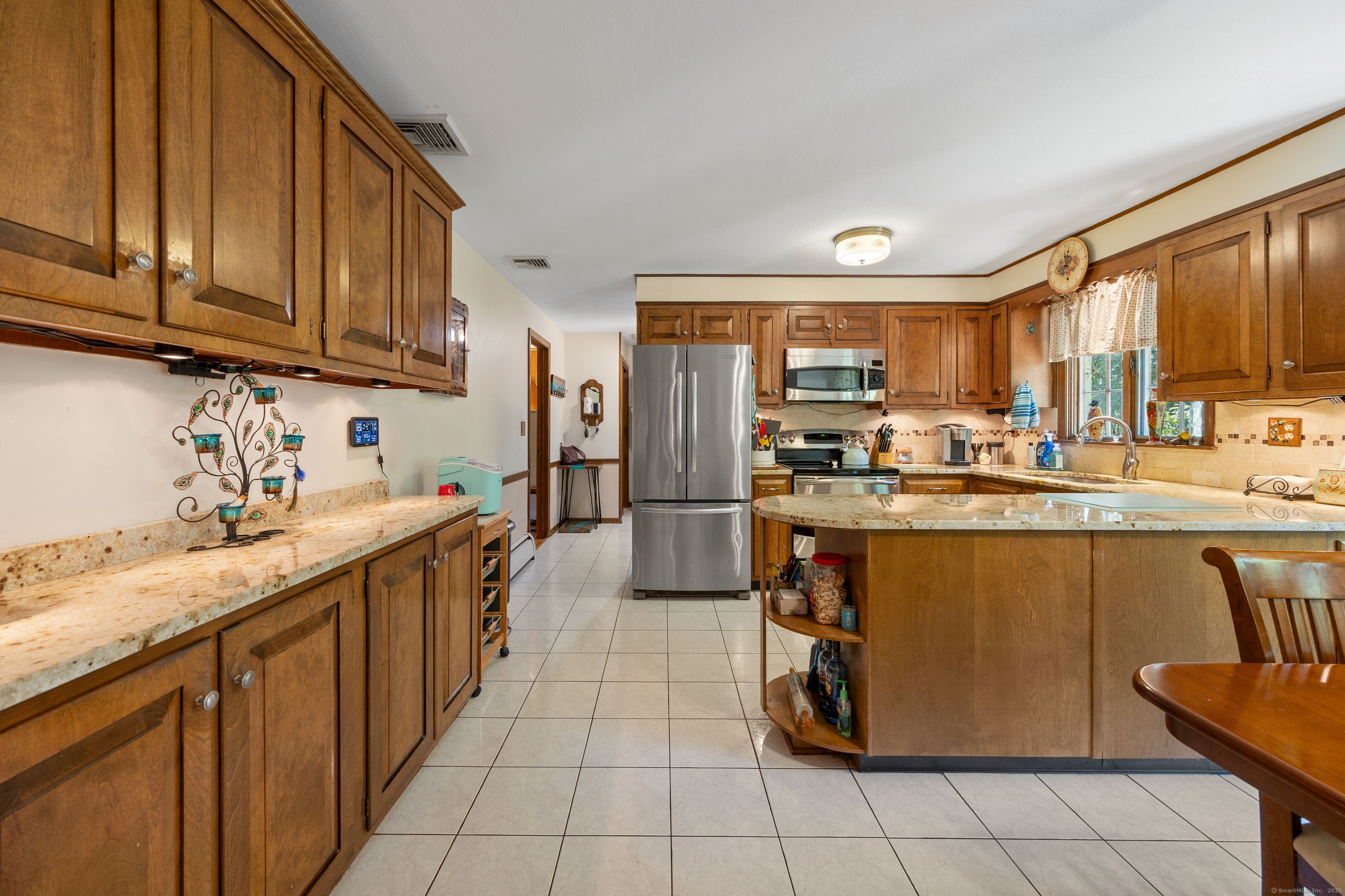 North Haven, Connecticut 06473, United States, 4 Bedrooms Bedrooms, ,3 BathroomsBathrooms,Residential,Pending,210035