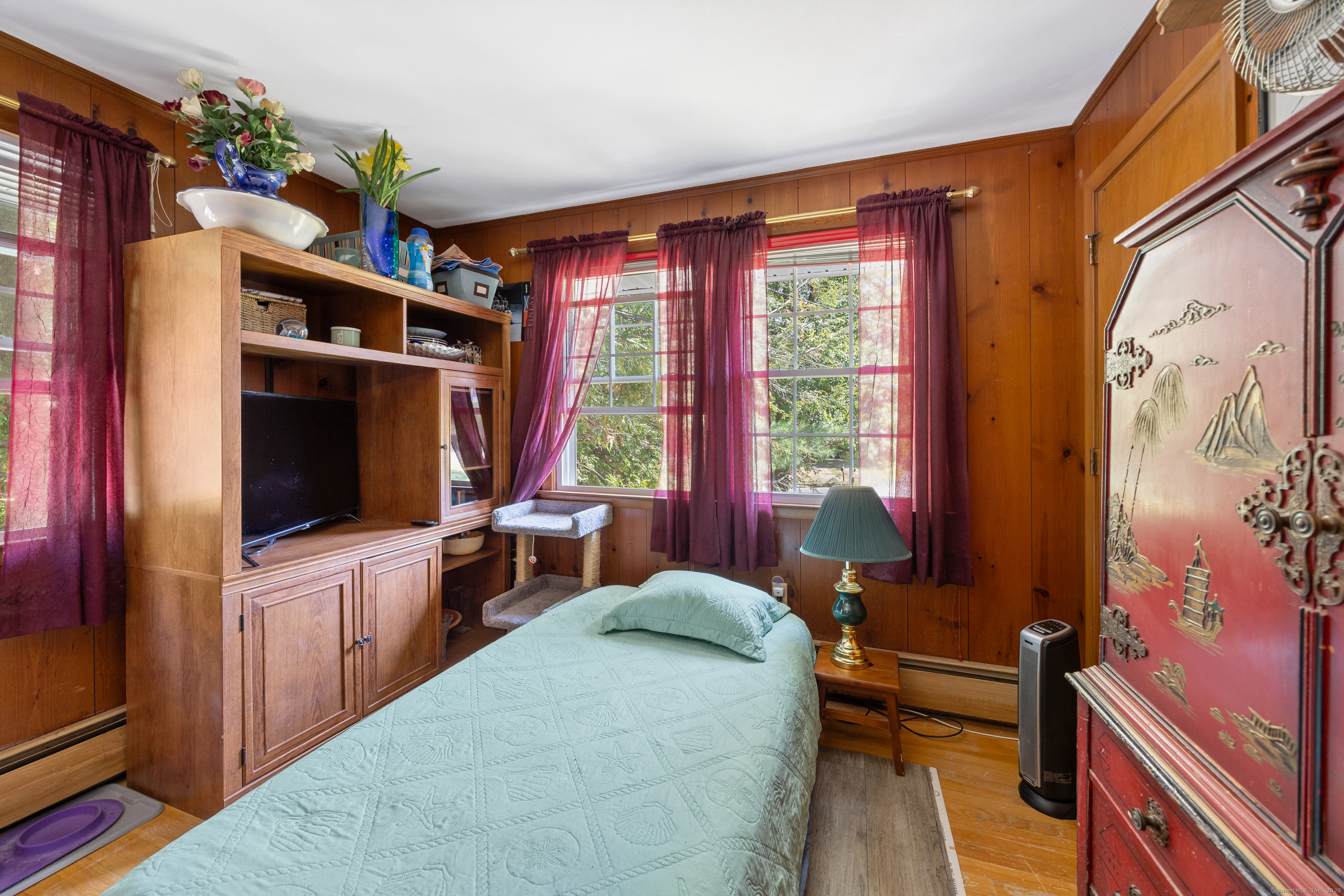 North Haven, Connecticut 06473, United States, 4 Bedrooms Bedrooms, ,3 BathroomsBathrooms,Residential,Pending,210035