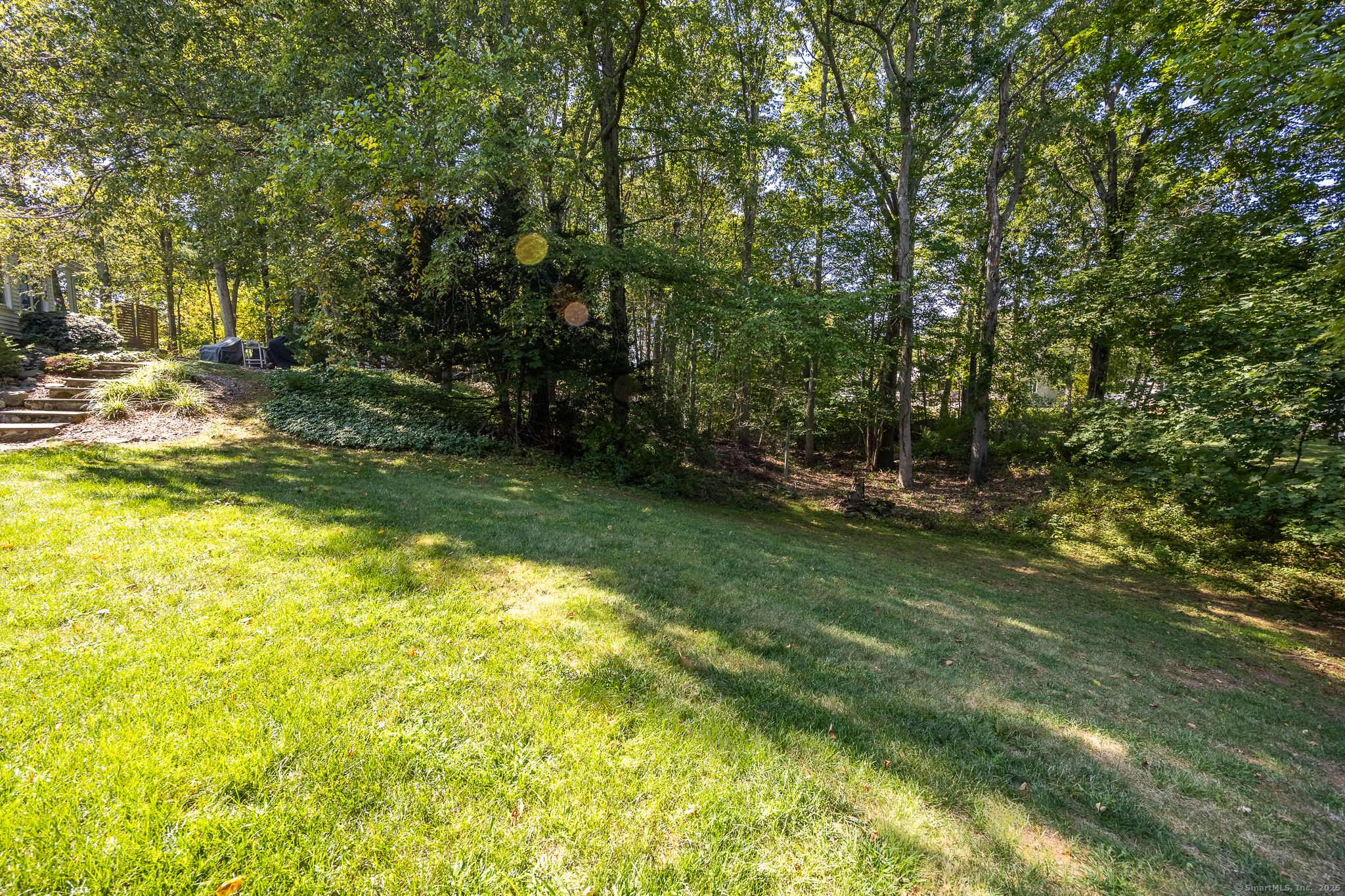 North Haven, Connecticut 06473, United States, 4 Bedrooms Bedrooms, ,3 BathroomsBathrooms,Residential,Pending,210035