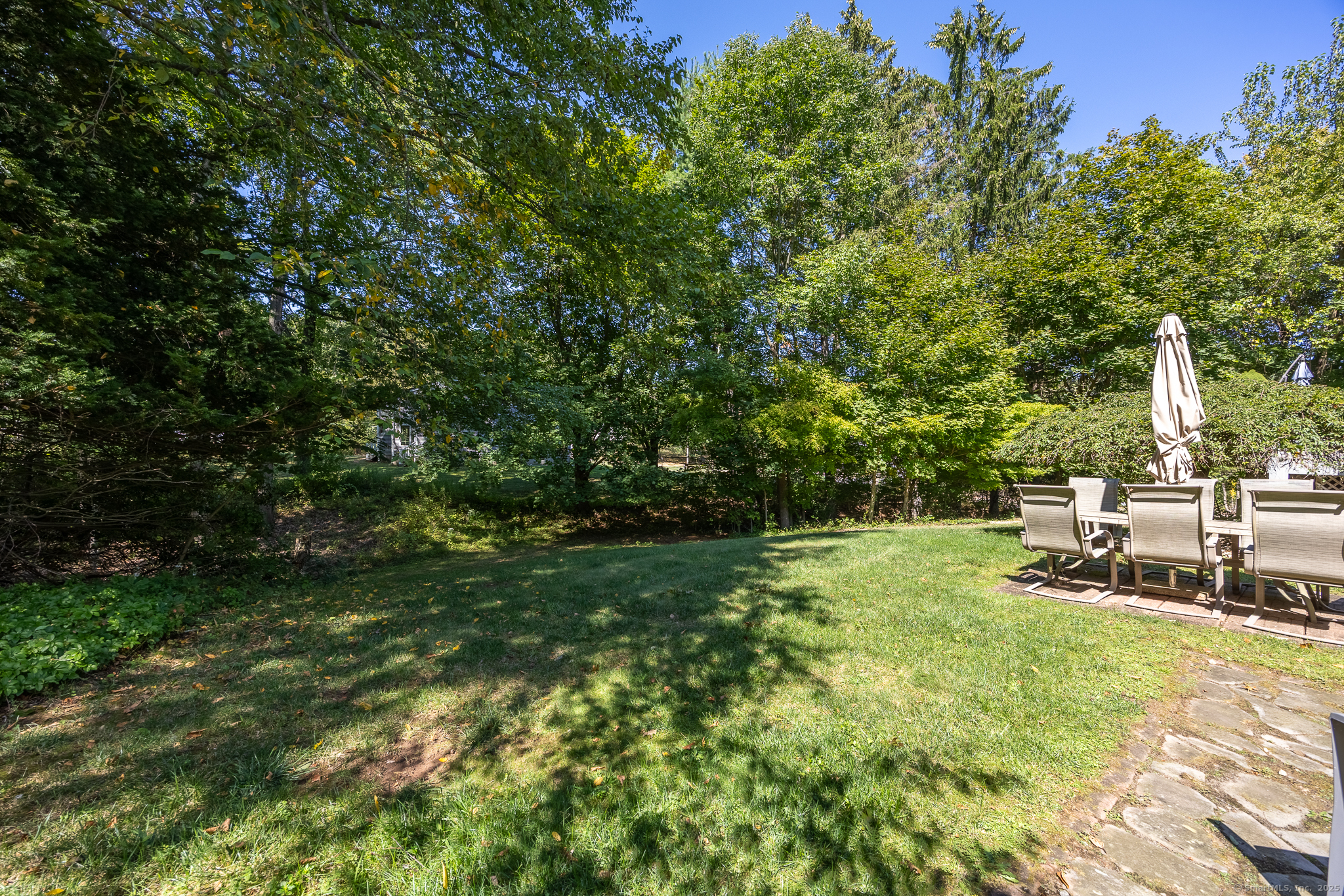 North Haven, Connecticut 06473, United States, 4 Bedrooms Bedrooms, ,3 BathroomsBathrooms,Residential,Pending,210035