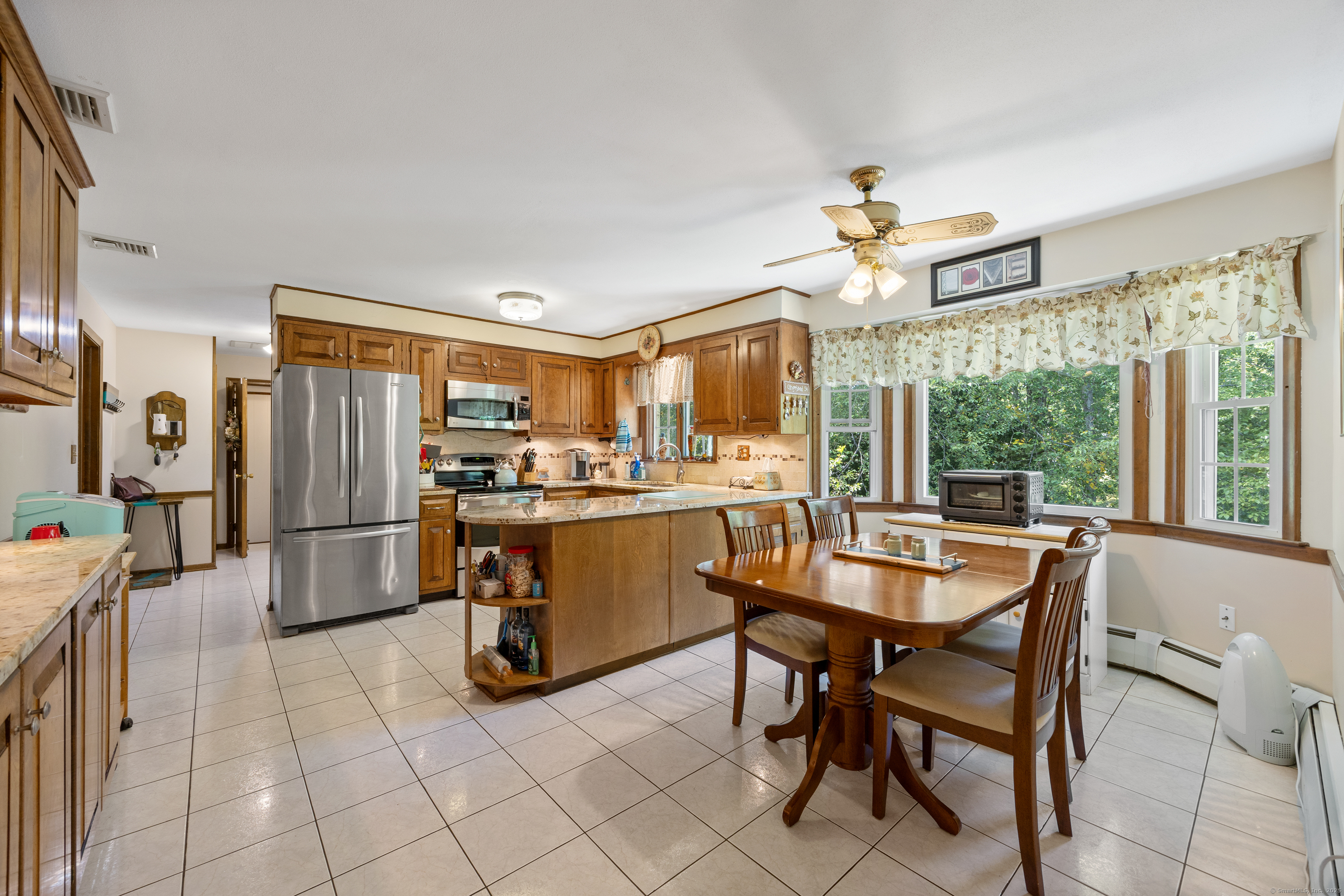 North Haven, Connecticut 06473, United States, 4 Bedrooms Bedrooms, ,3 BathroomsBathrooms,Residential,Pending,210035