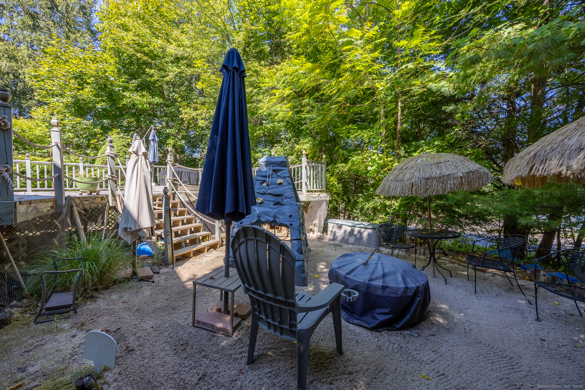 North Haven, Connecticut 06473, United States, 4 Bedrooms Bedrooms, ,3 BathroomsBathrooms,Residential,Pending,210035