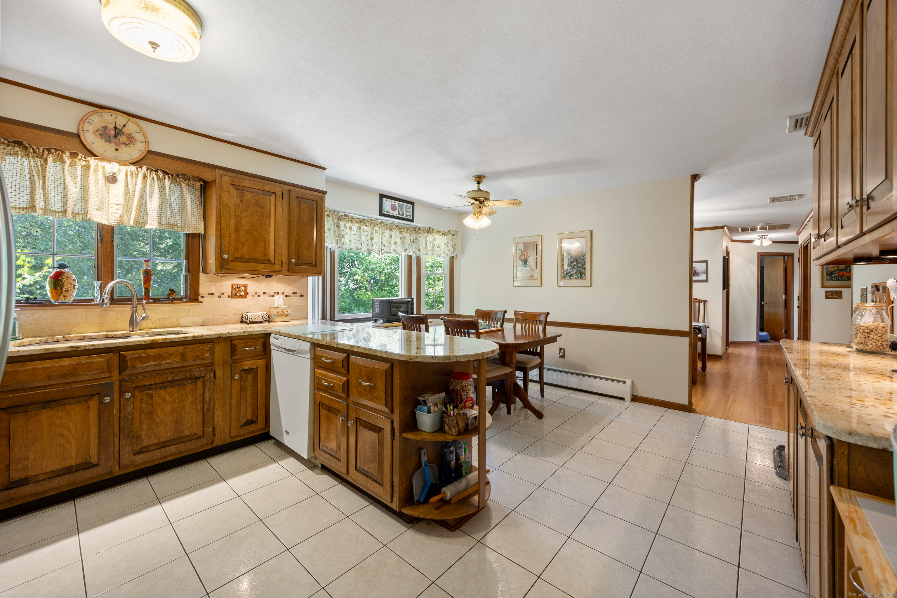 North Haven, Connecticut 06473, United States, 4 Bedrooms Bedrooms, ,3 BathroomsBathrooms,Residential,Pending,210035