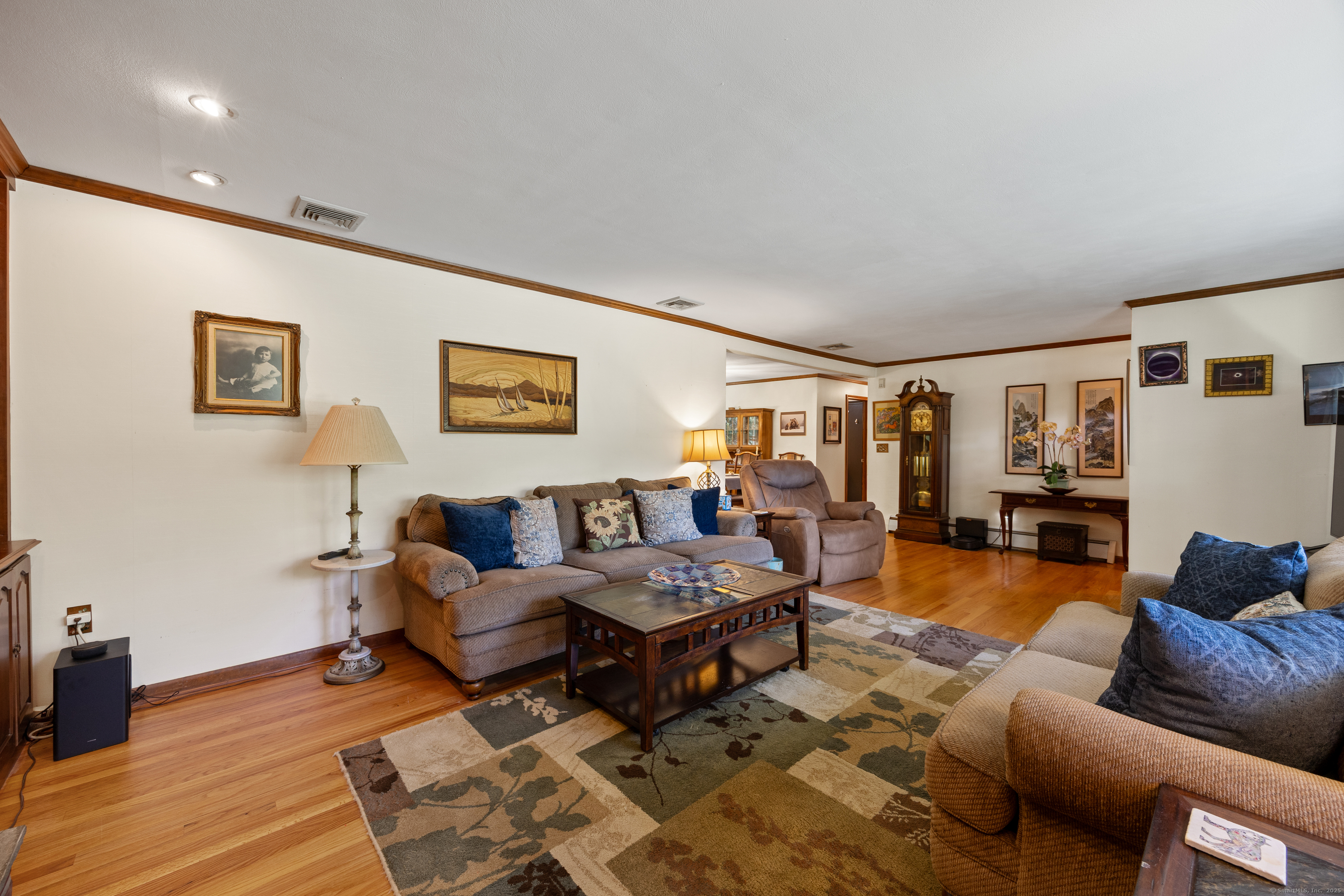 North Haven, Connecticut 06473, United States, 4 Bedrooms Bedrooms, ,3 BathroomsBathrooms,Residential,Pending,210035