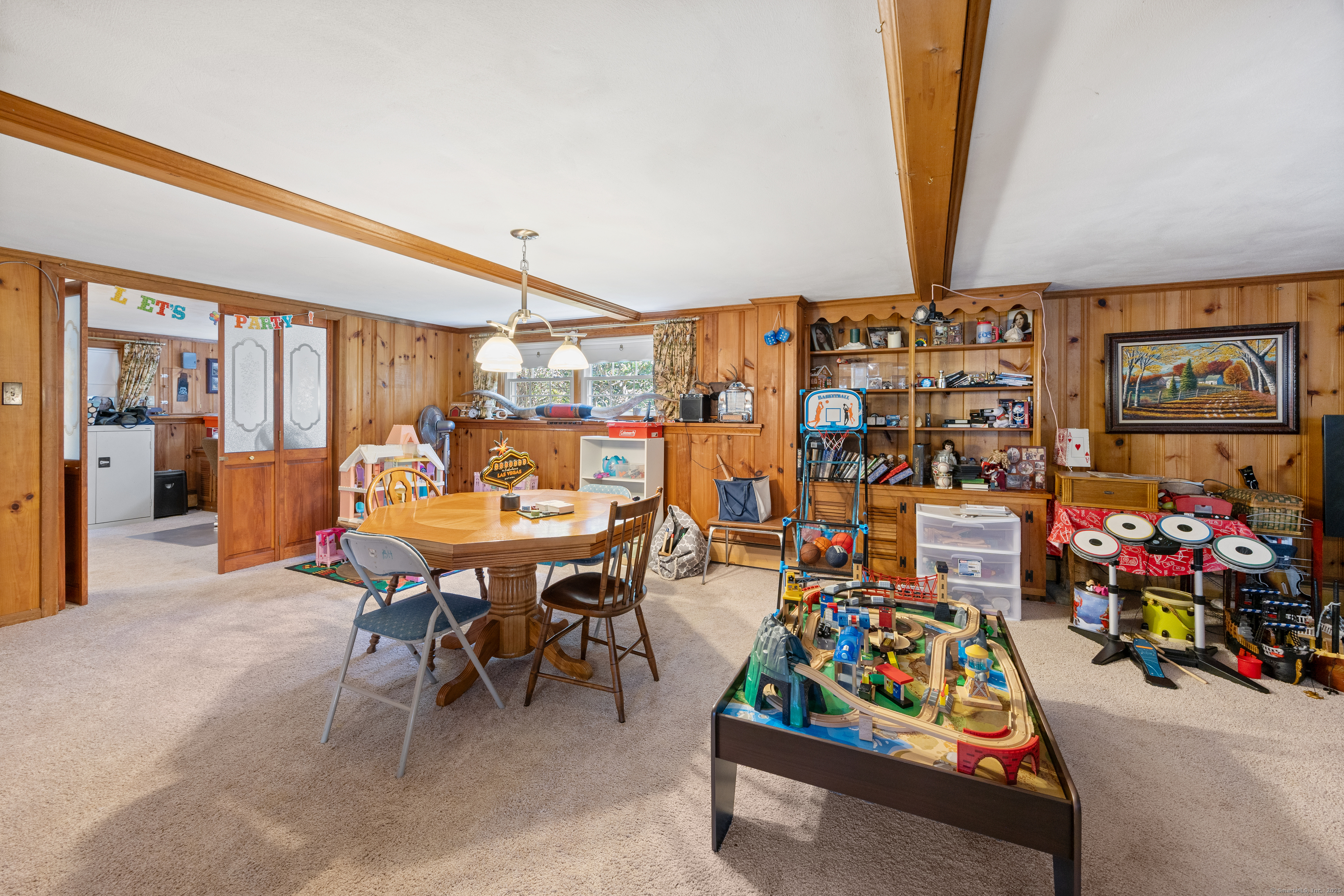 North Haven, Connecticut 06473, United States, 4 Bedrooms Bedrooms, ,3 BathroomsBathrooms,Residential,Pending,210035