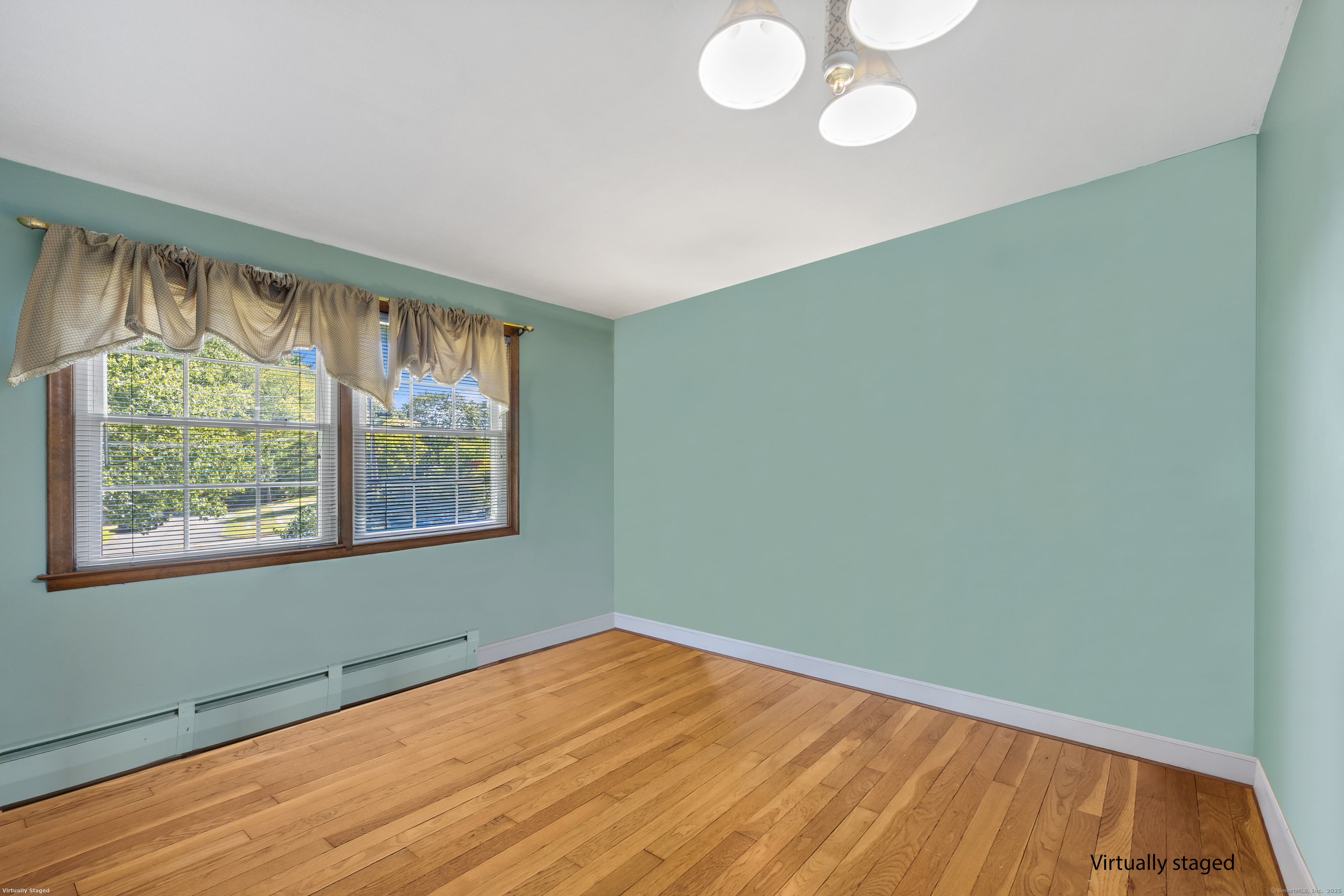 North Haven, Connecticut 06473, United States, 4 Bedrooms Bedrooms, ,3 BathroomsBathrooms,Residential,Pending,210035