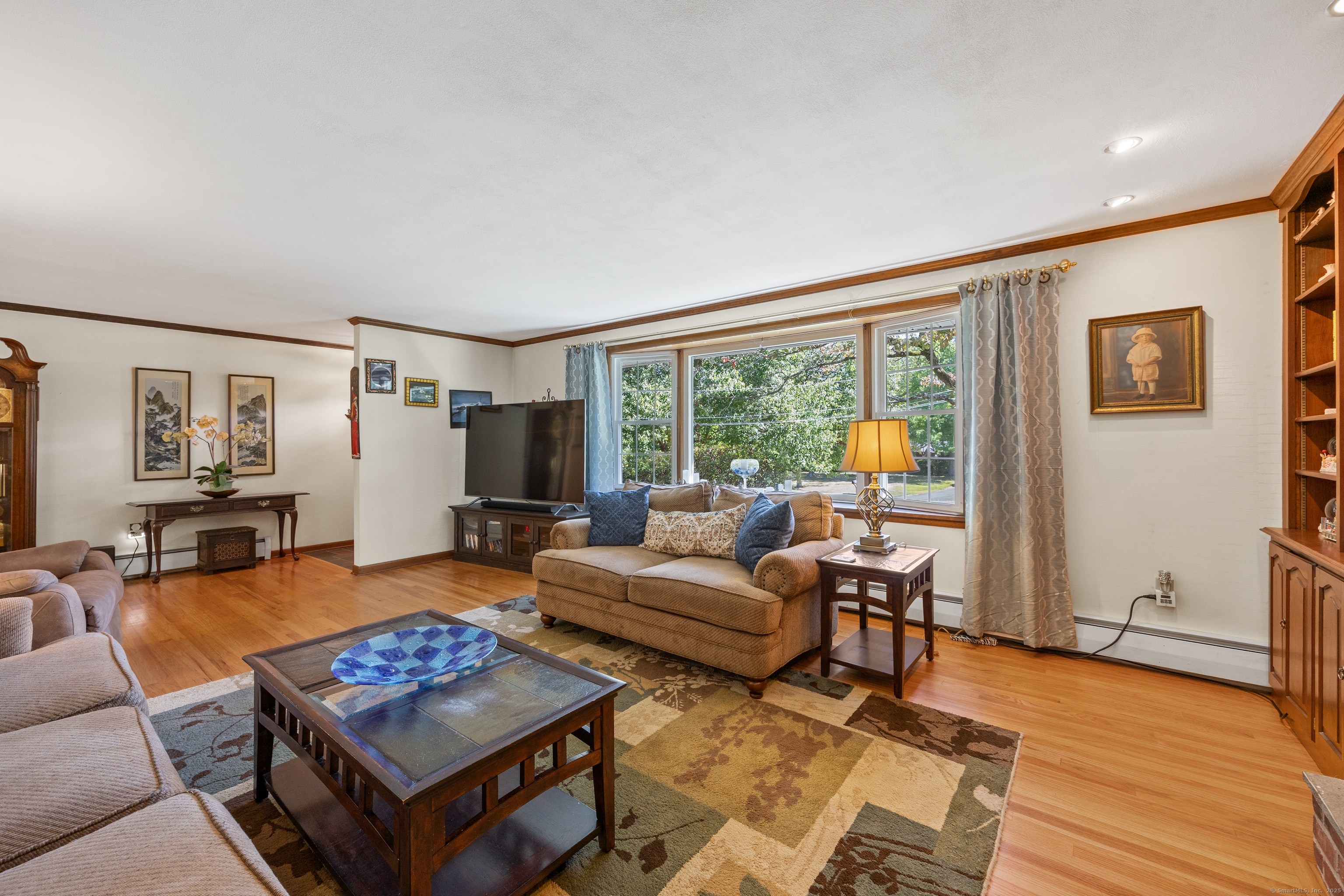 North Haven, Connecticut 06473, United States, 4 Bedrooms Bedrooms, ,3 BathroomsBathrooms,Residential,Pending,210035