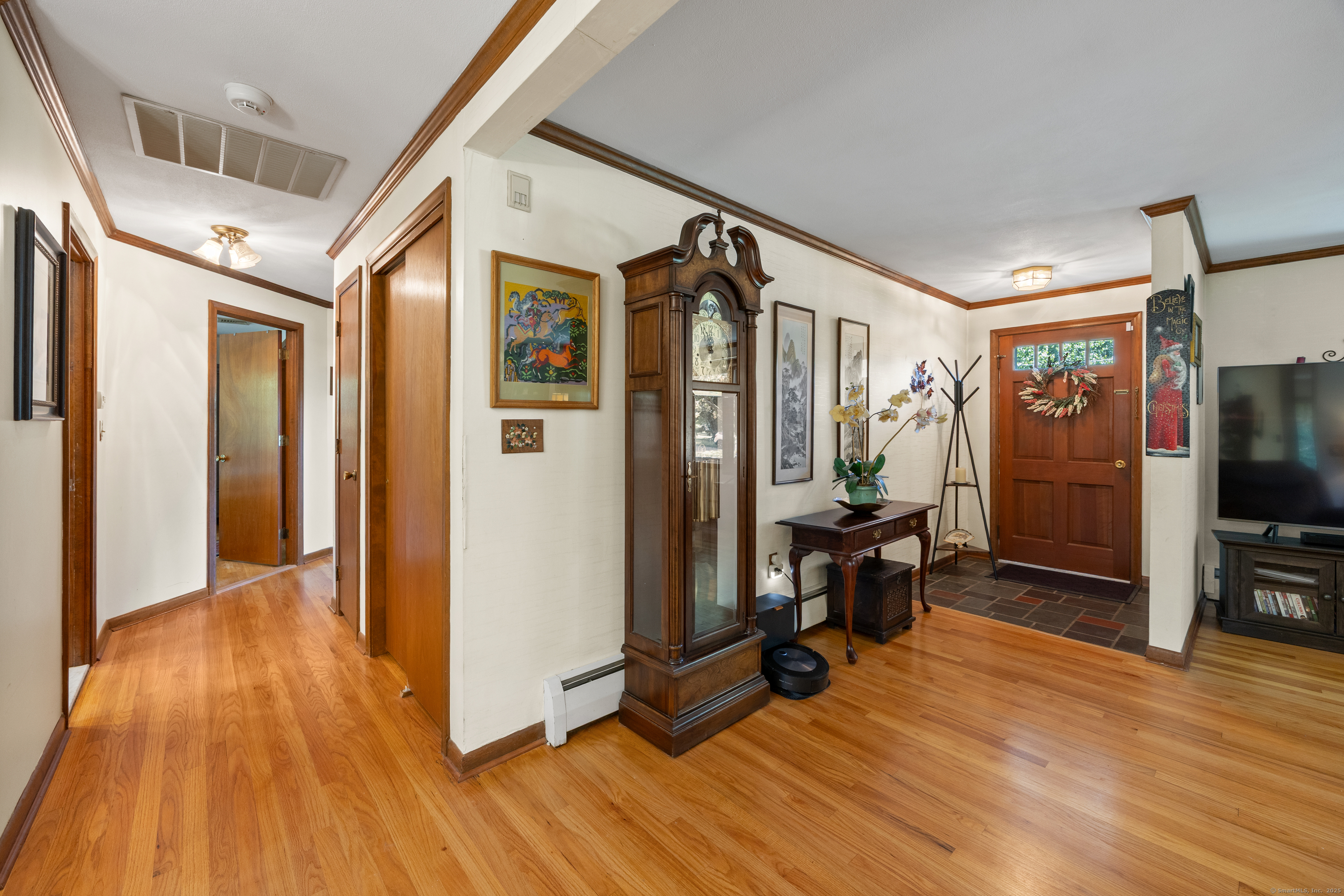 North Haven, Connecticut 06473, United States, 4 Bedrooms Bedrooms, ,3 BathroomsBathrooms,Residential,Pending,210035