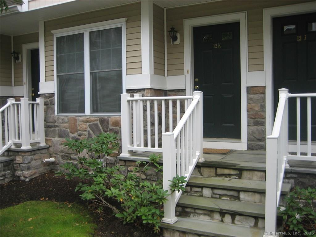 Rental Property at Camp Avenue Apt 12K, Stamford, Connecticut - Bedrooms: 2 
Bathrooms: 2 
Rooms: 7  - $3,850 MO.