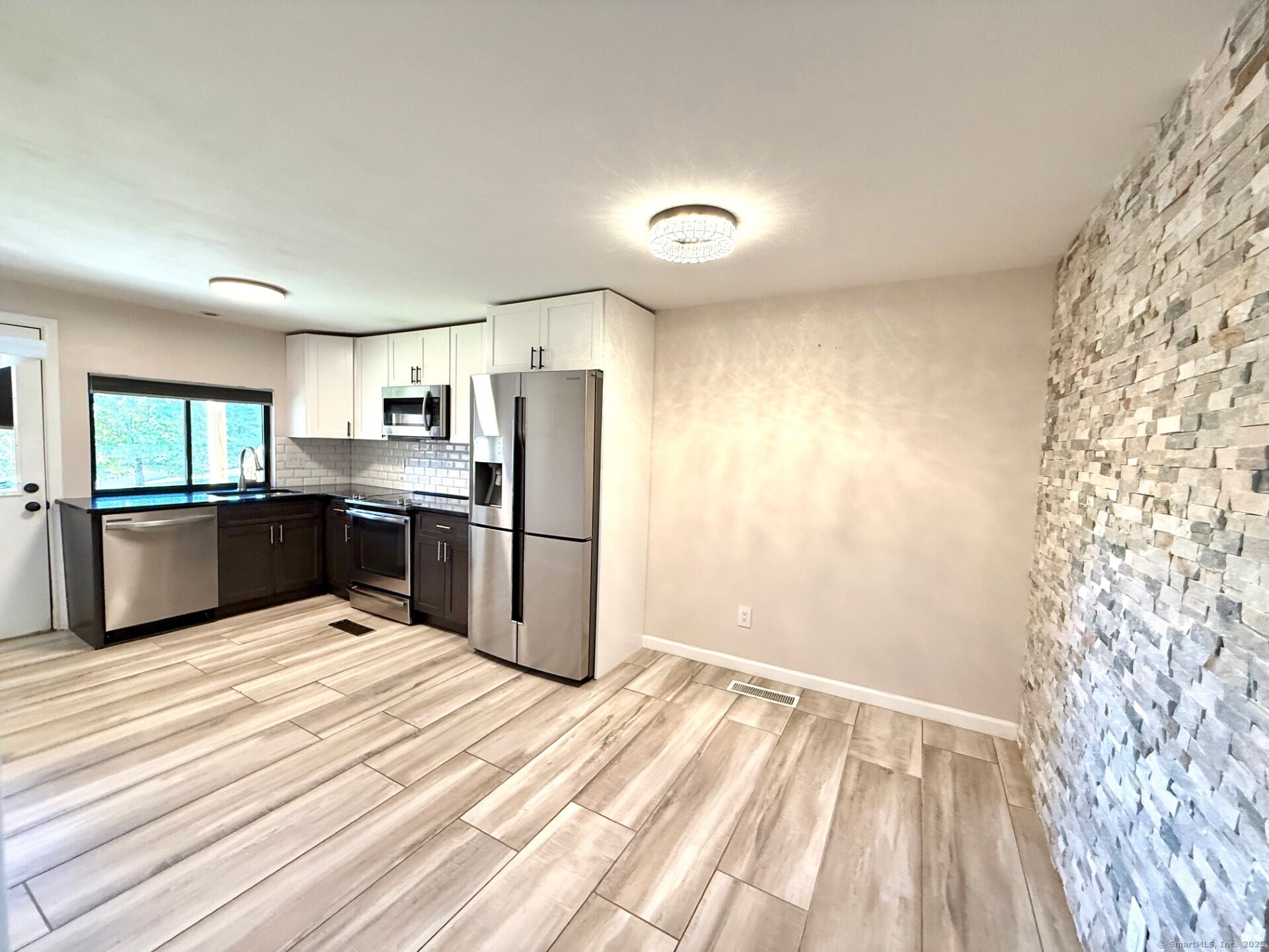 New Britain, Connecticut 06053, United States, 2 Bedrooms Bedrooms, ,1 BathroomBathrooms,Residential,Active,223843