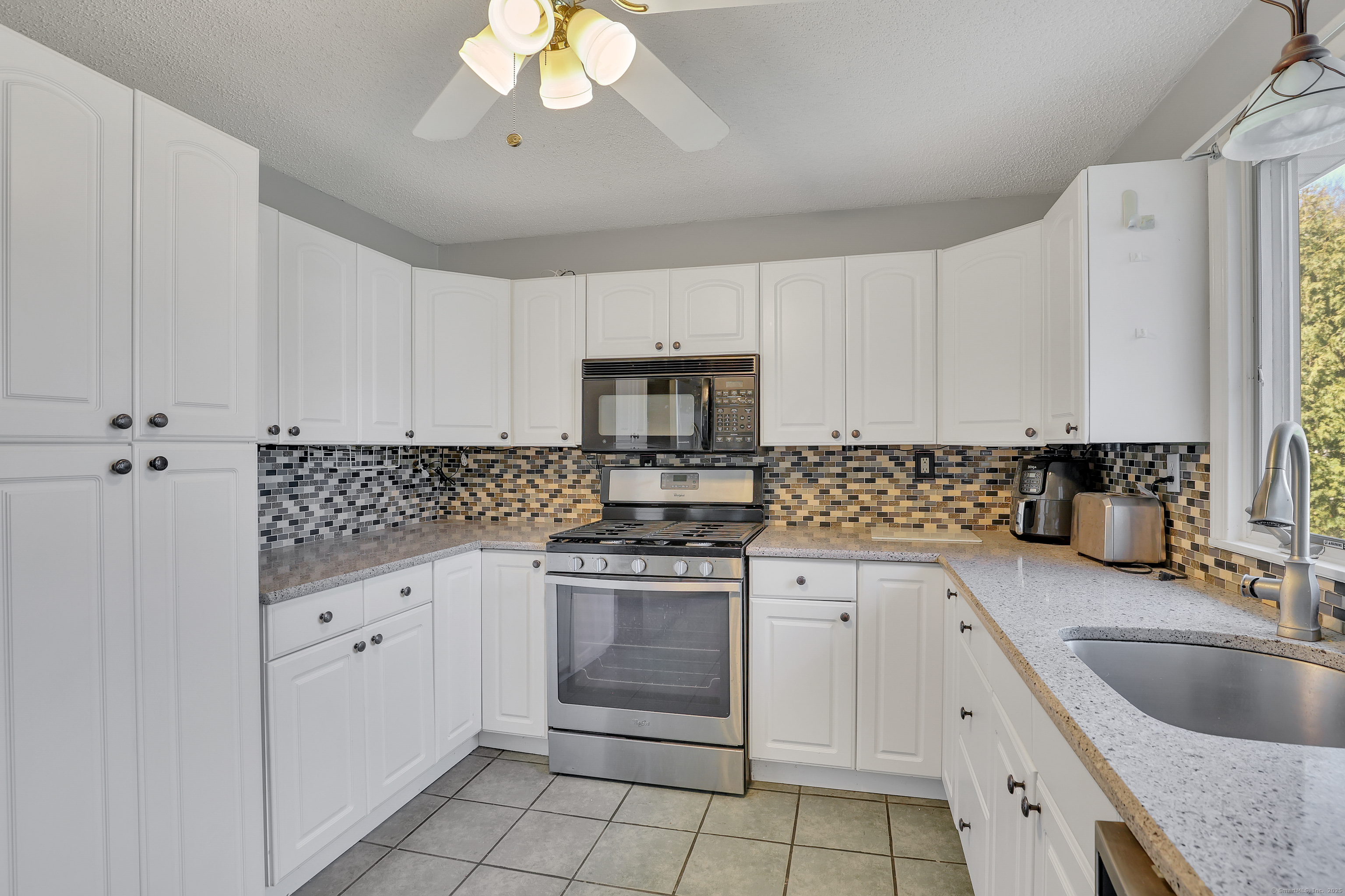 East Hartford, Connecticut 06118, United States, 3 Bedrooms Bedrooms, ,3 BathroomsBathrooms,Residential,Active,238735