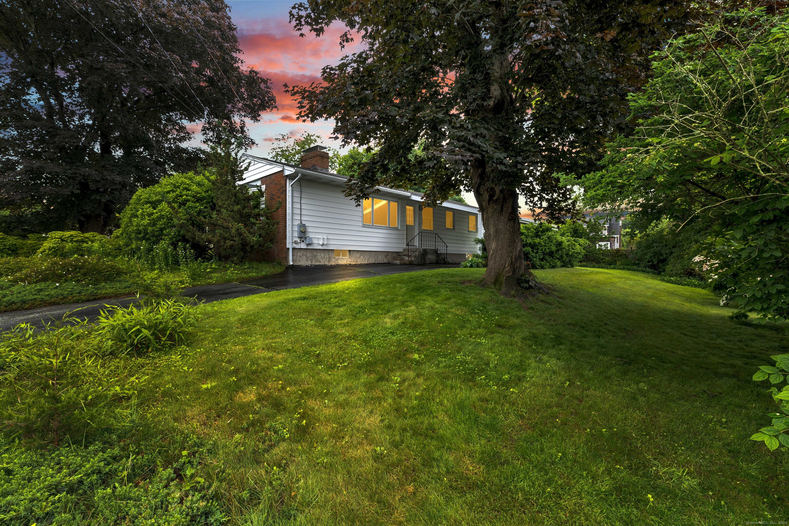 Stonington, Connecticut 06355, United States, 3 Bedrooms Bedrooms, ,2 BathroomsBathrooms,Residential,Pending,154467