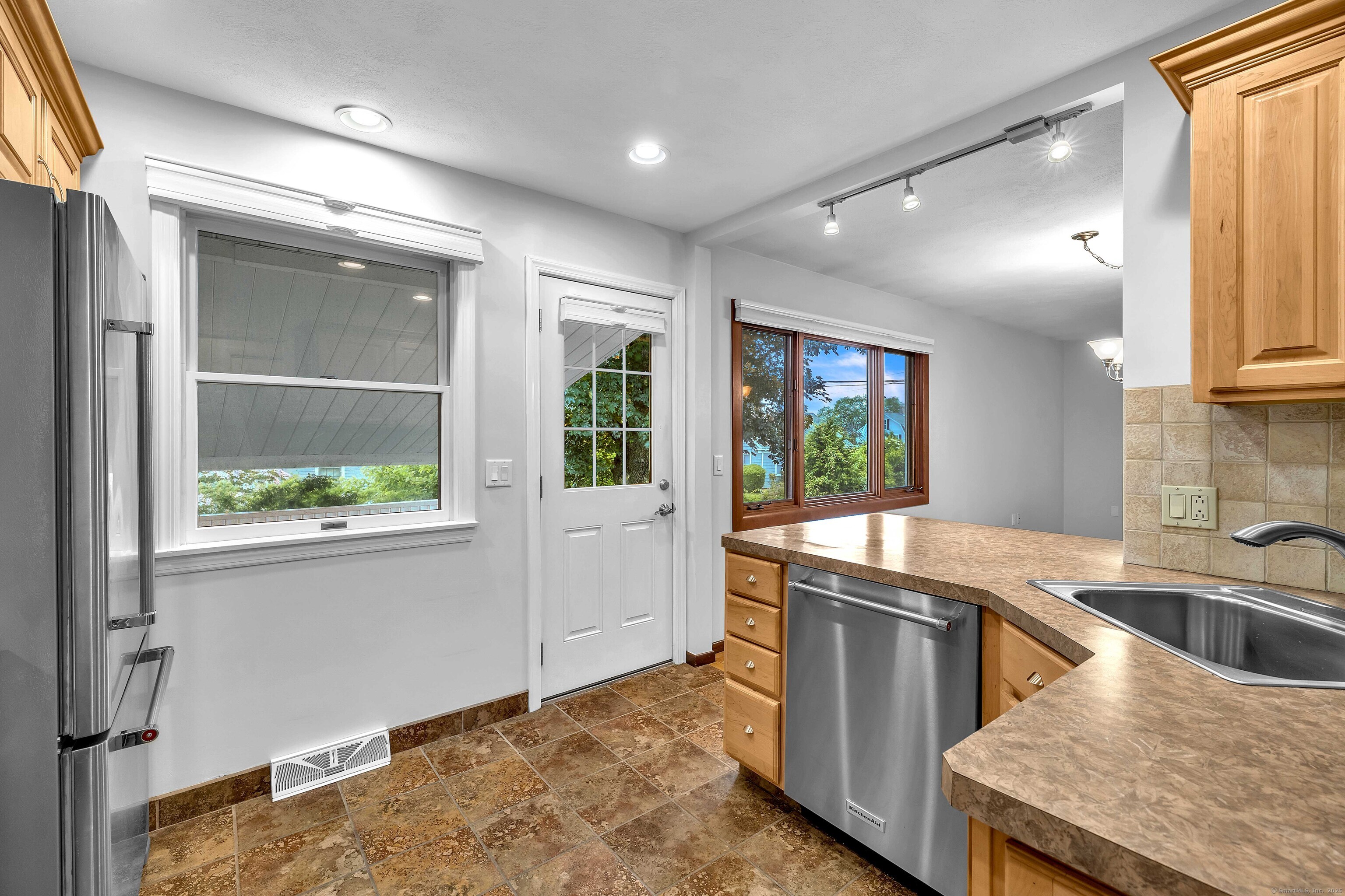 Stonington, Connecticut 06355, United States, 3 Bedrooms Bedrooms, ,2 BathroomsBathrooms,Residential,Pending,154467