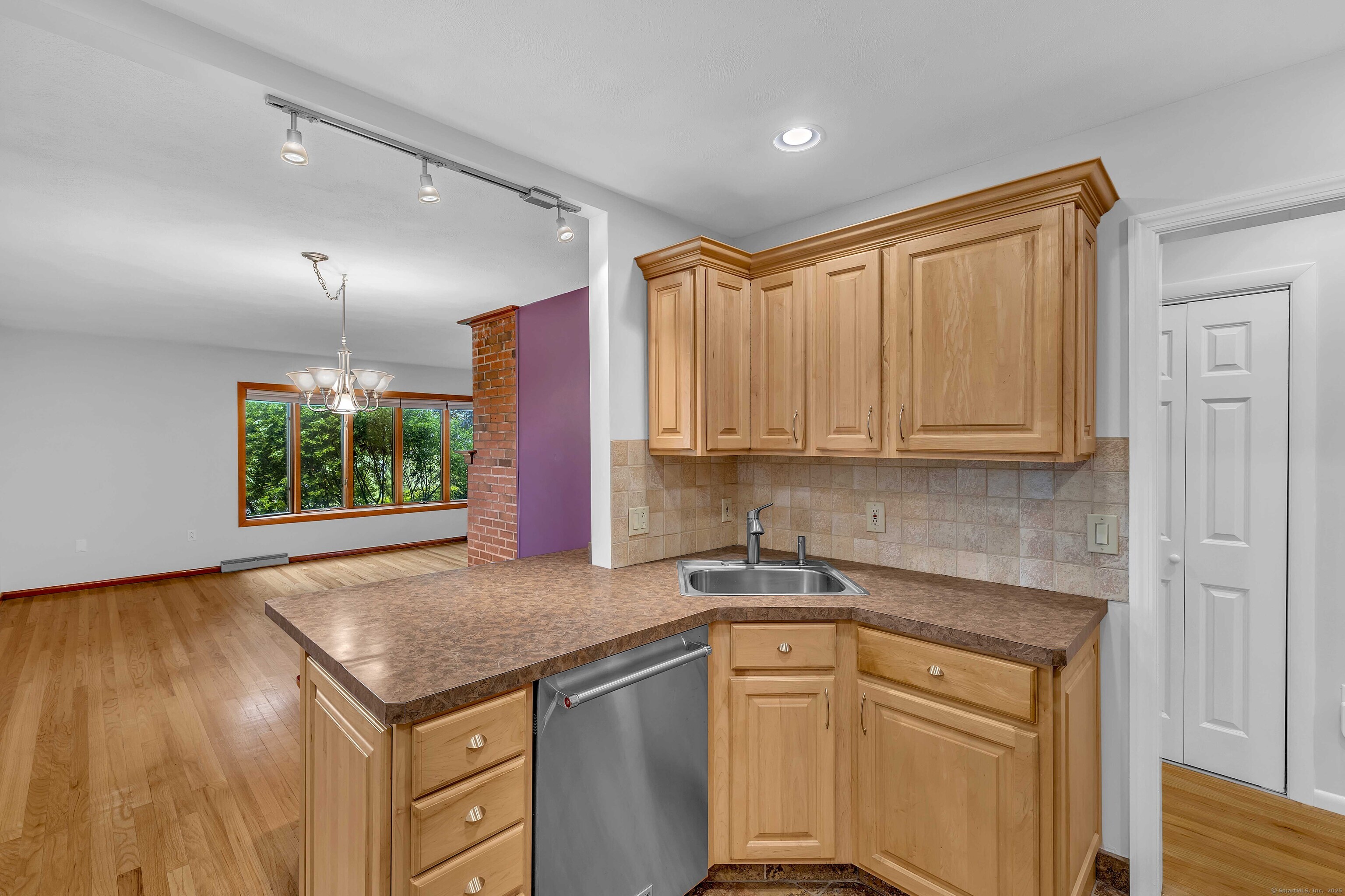 Stonington, Connecticut 06355, United States, 3 Bedrooms Bedrooms, ,2 BathroomsBathrooms,Residential,Pending,154467