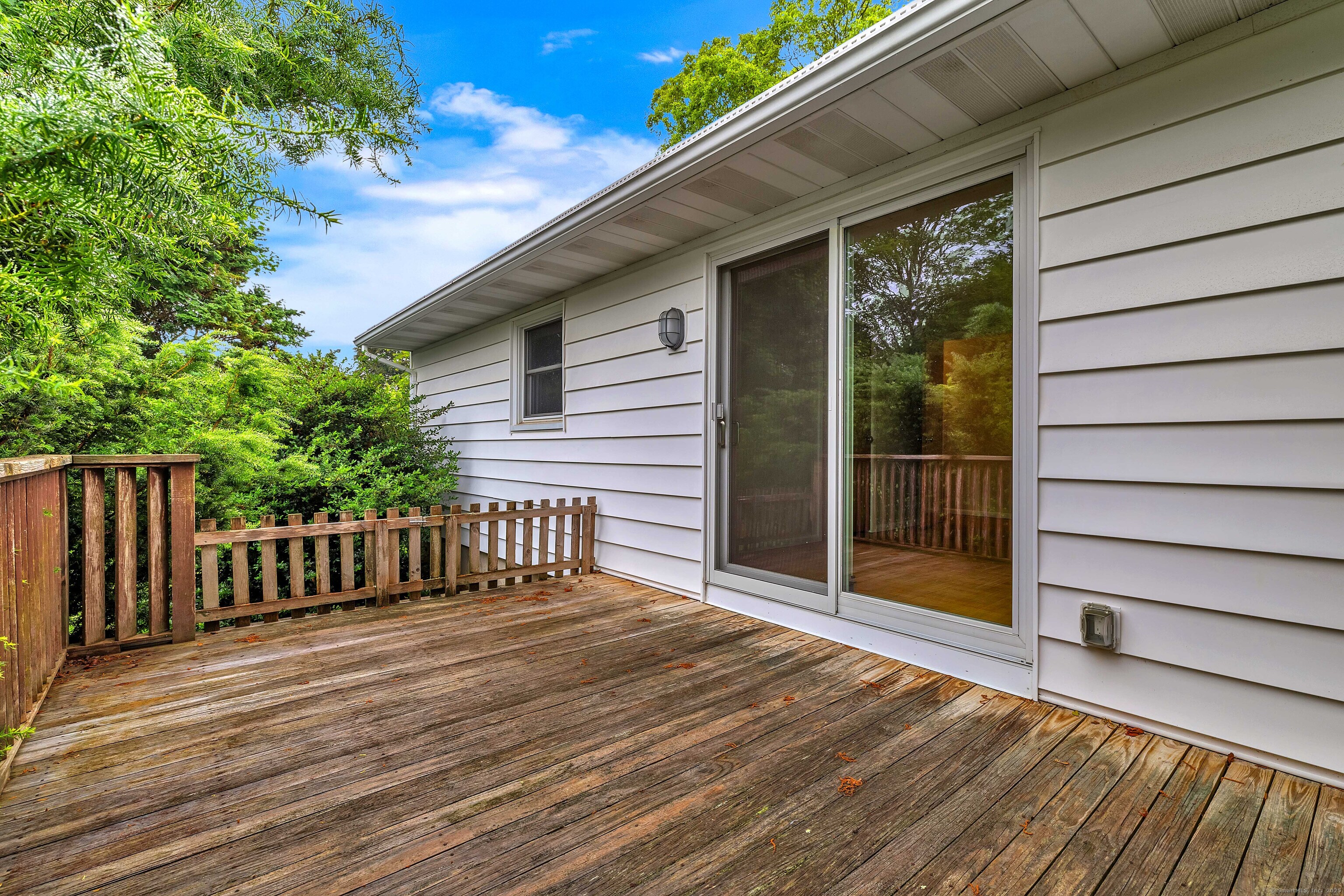 Stonington, Connecticut 06355, United States, 3 Bedrooms Bedrooms, ,2 BathroomsBathrooms,Residential,Pending,154467