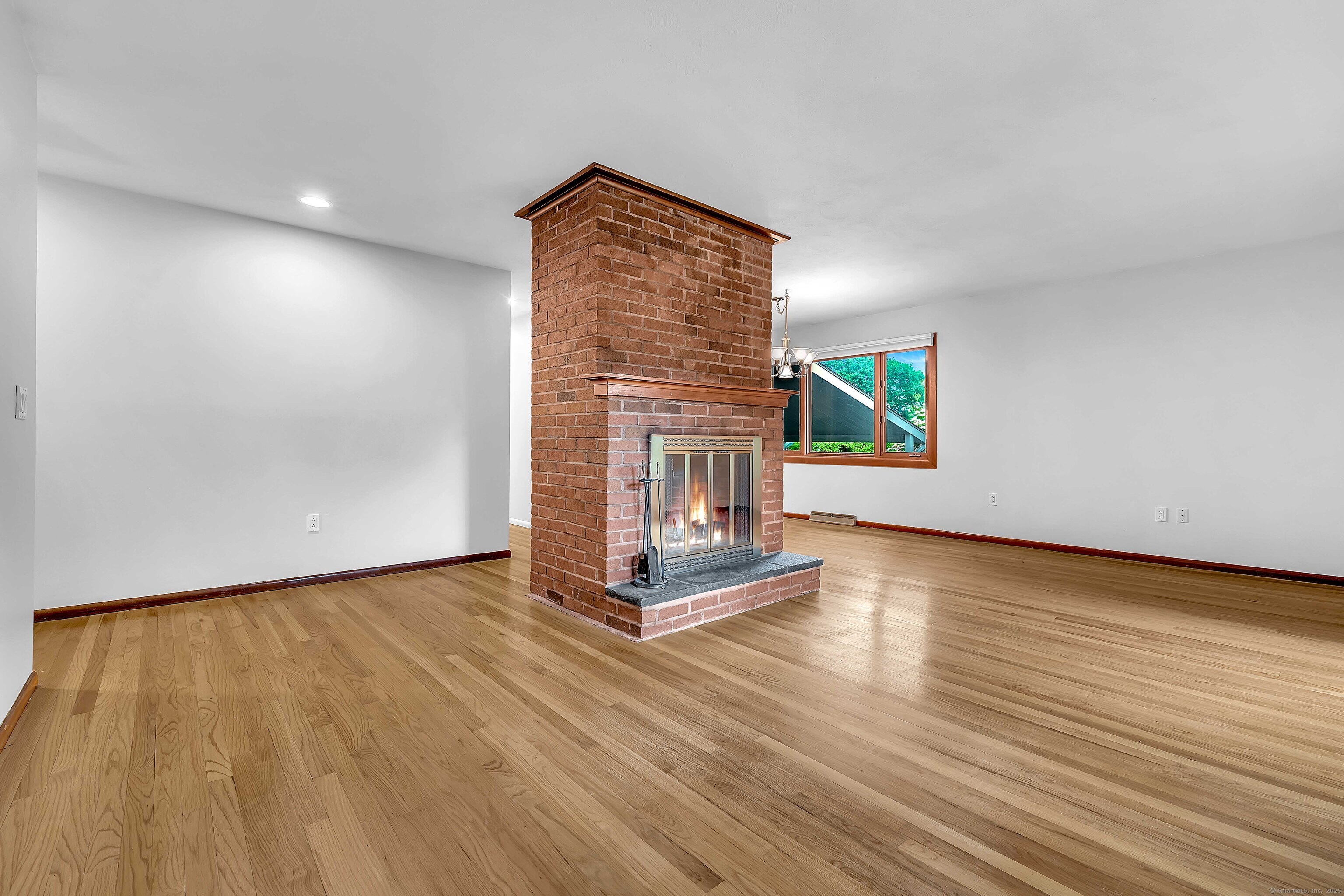 Stonington, Connecticut 06355, United States, 3 Bedrooms Bedrooms, ,2 BathroomsBathrooms,Residential,Pending,154467