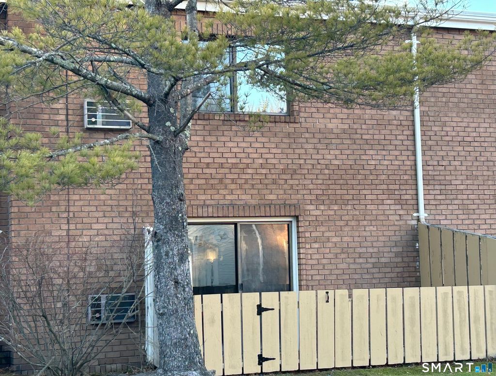 Photo of 111 Sutton Place #111, Bloomfield, CT 06002 (MLS # 24145516)