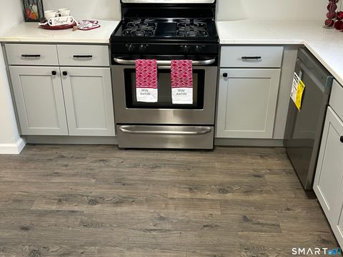 Tiny photo for 111 Sutton Place #111, Bloomfield, CT 06002 (MLS # 24145516)