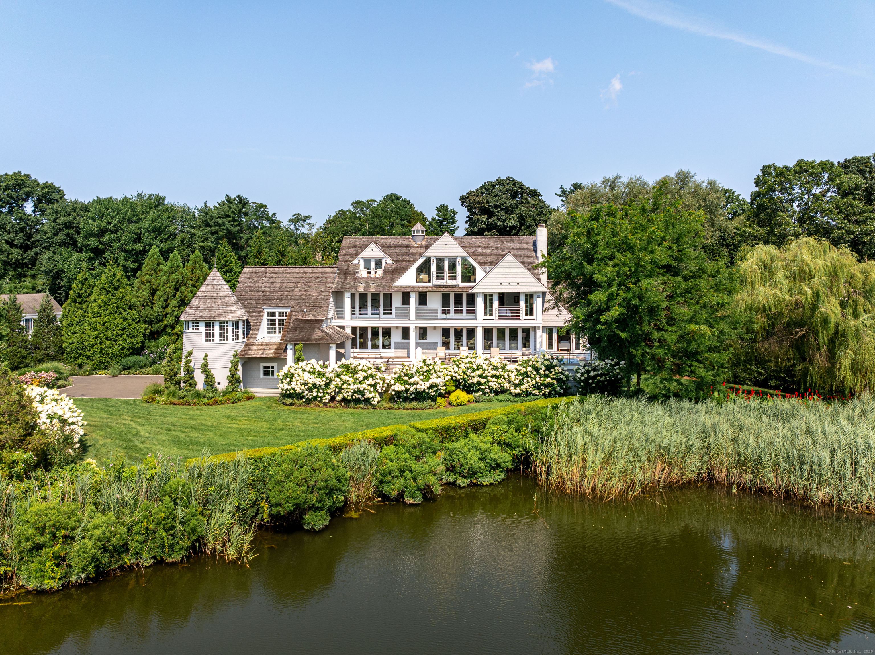 Plymouth Road, Darien, Connecticut - 5 Bedrooms  
6 Bathrooms  
13 Rooms - 