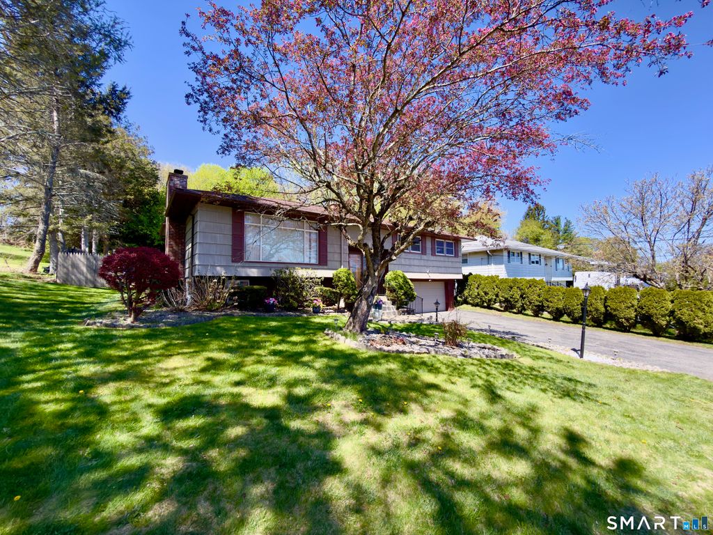 Photo of 25 Greenfield Avenue, Waterbury, CT 06708 (MLS # 24170339)