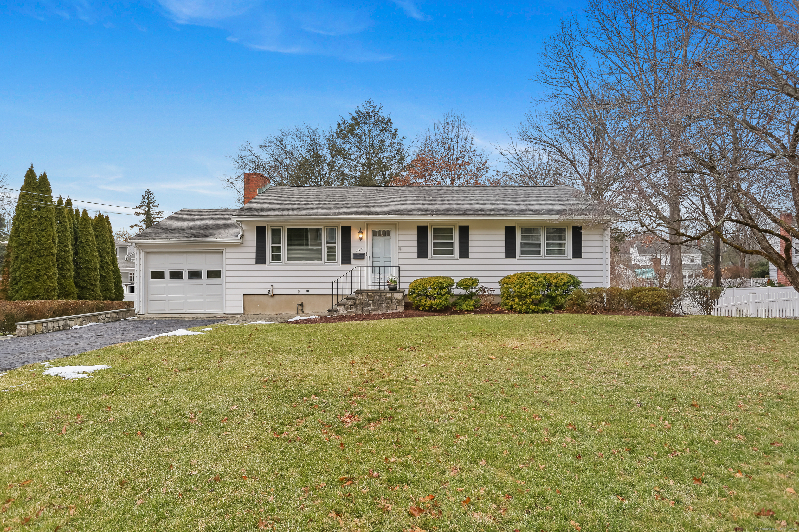 Property for Sale at Taunton Road, Fairfield, Connecticut - Bedrooms: 3 
Bathrooms: 2 
Rooms: 6  - $799,950