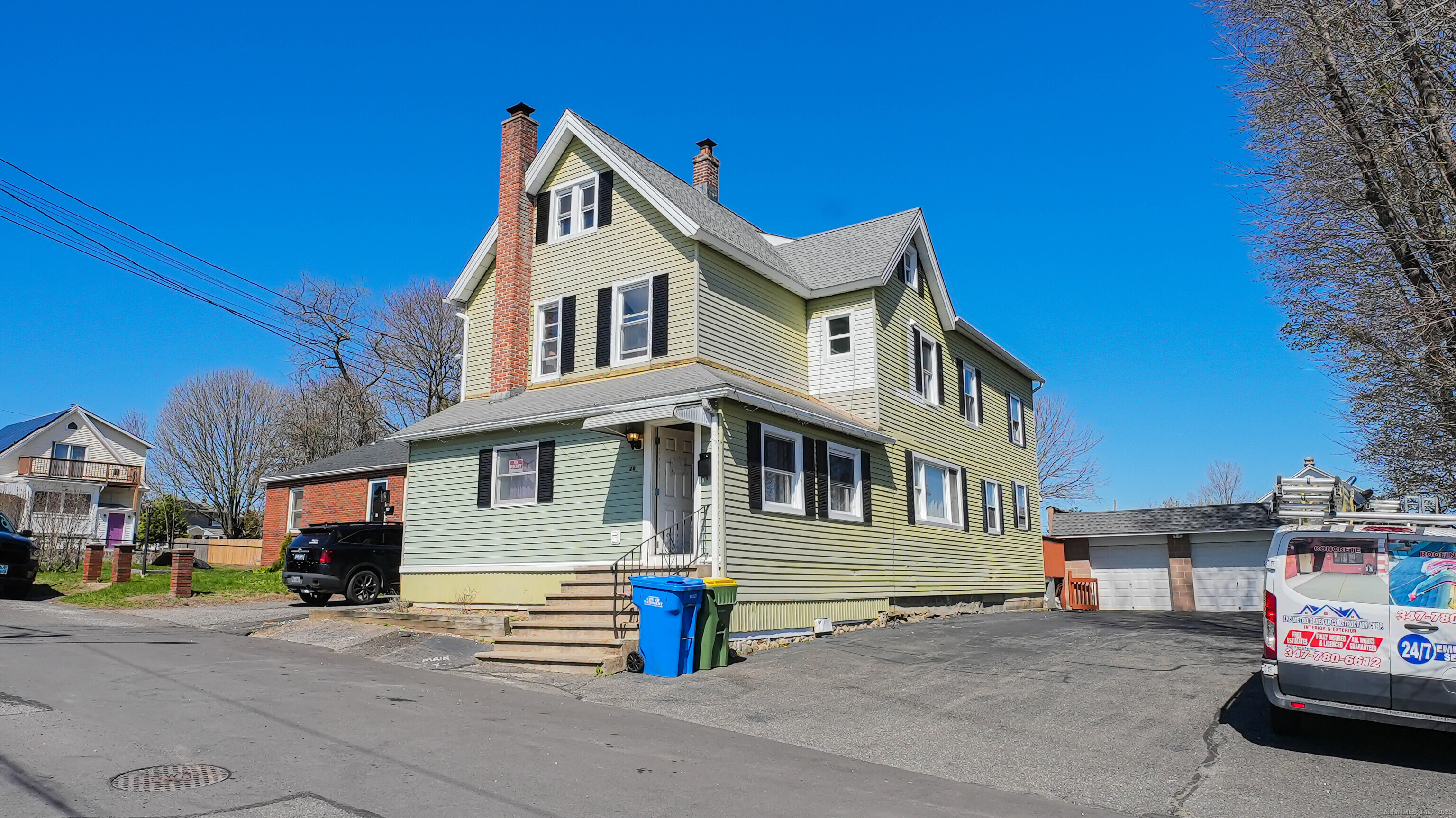 Polk Avenue, Waterbury, Connecticut - 5 Bedrooms  
2 Bathrooms  
9 Rooms - 