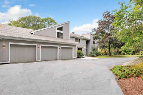 28 Strawberry Lane Shelton CT 06484