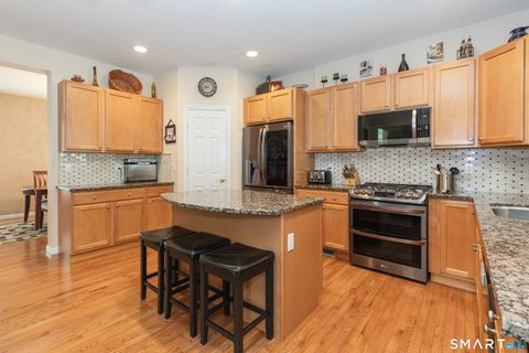 Tiny photo for 8 Minuteman Circle #8, Southbury, CT 06488 (MLS # 24193893)