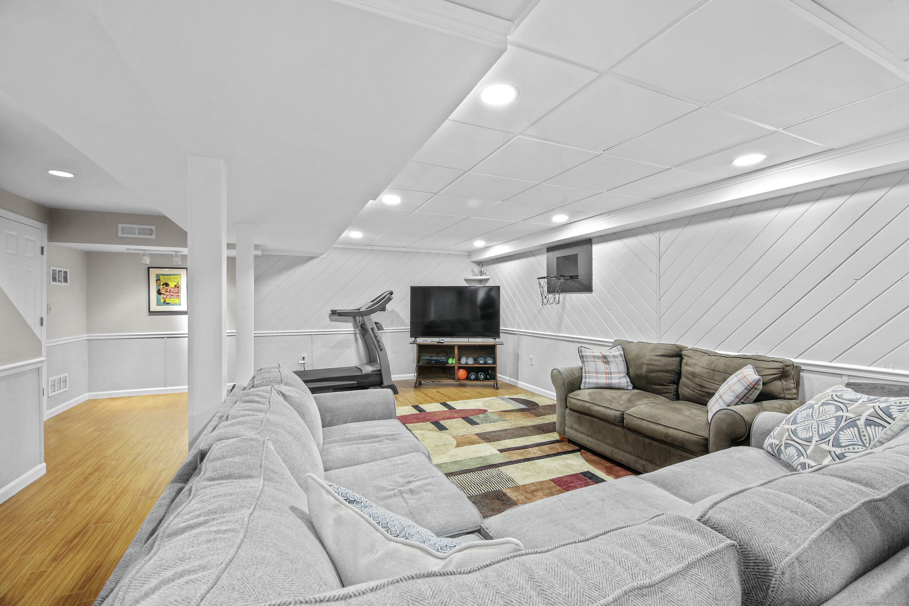 Harwinton, Connecticut 06791, United States, 4 Bedrooms Bedrooms, ,4 BathroomsBathrooms,Residential,Active,127530