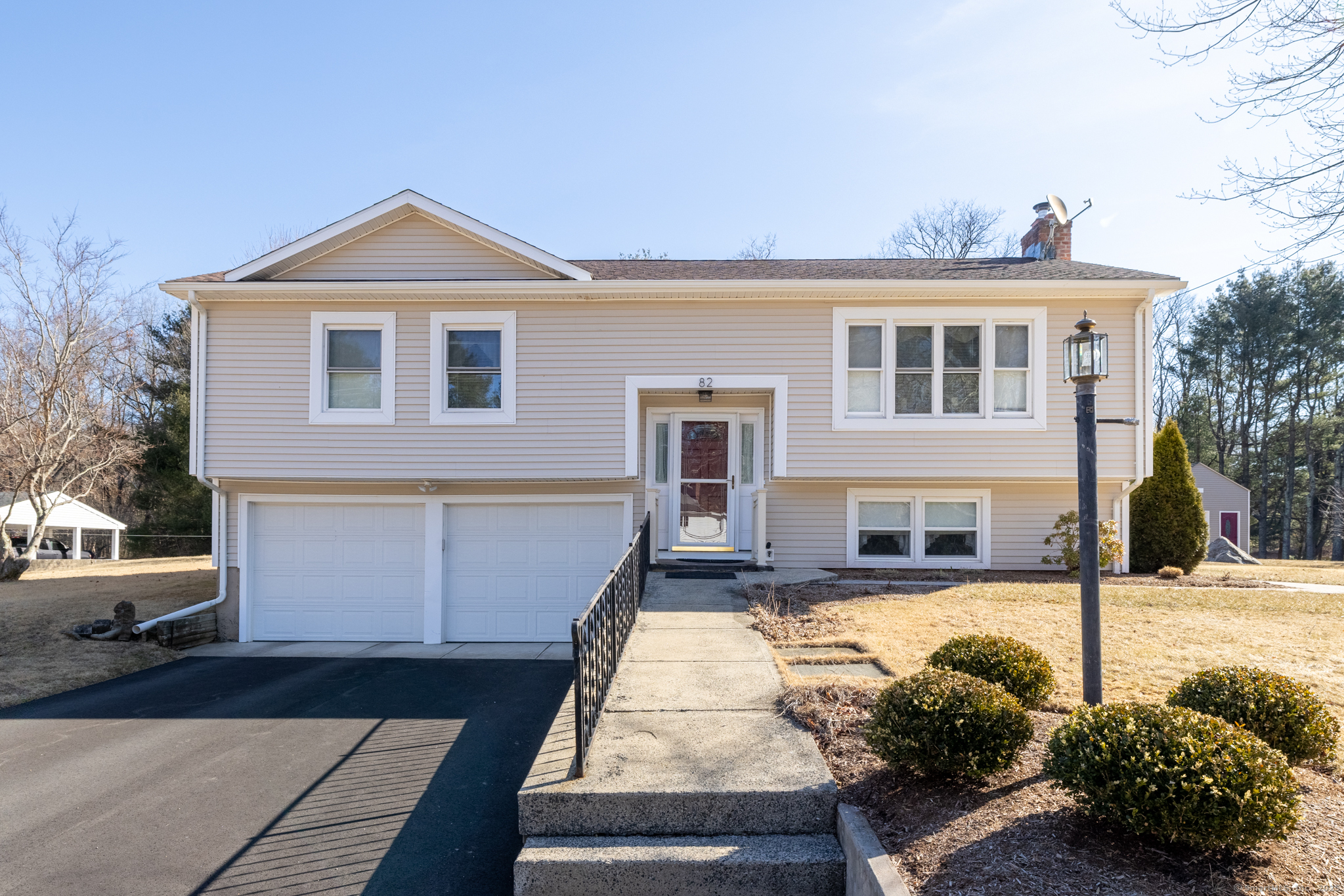 E Plymouth Road, Plymouth, Connecticut - 3 Bedrooms  
2 Bathrooms  
6 Rooms - 