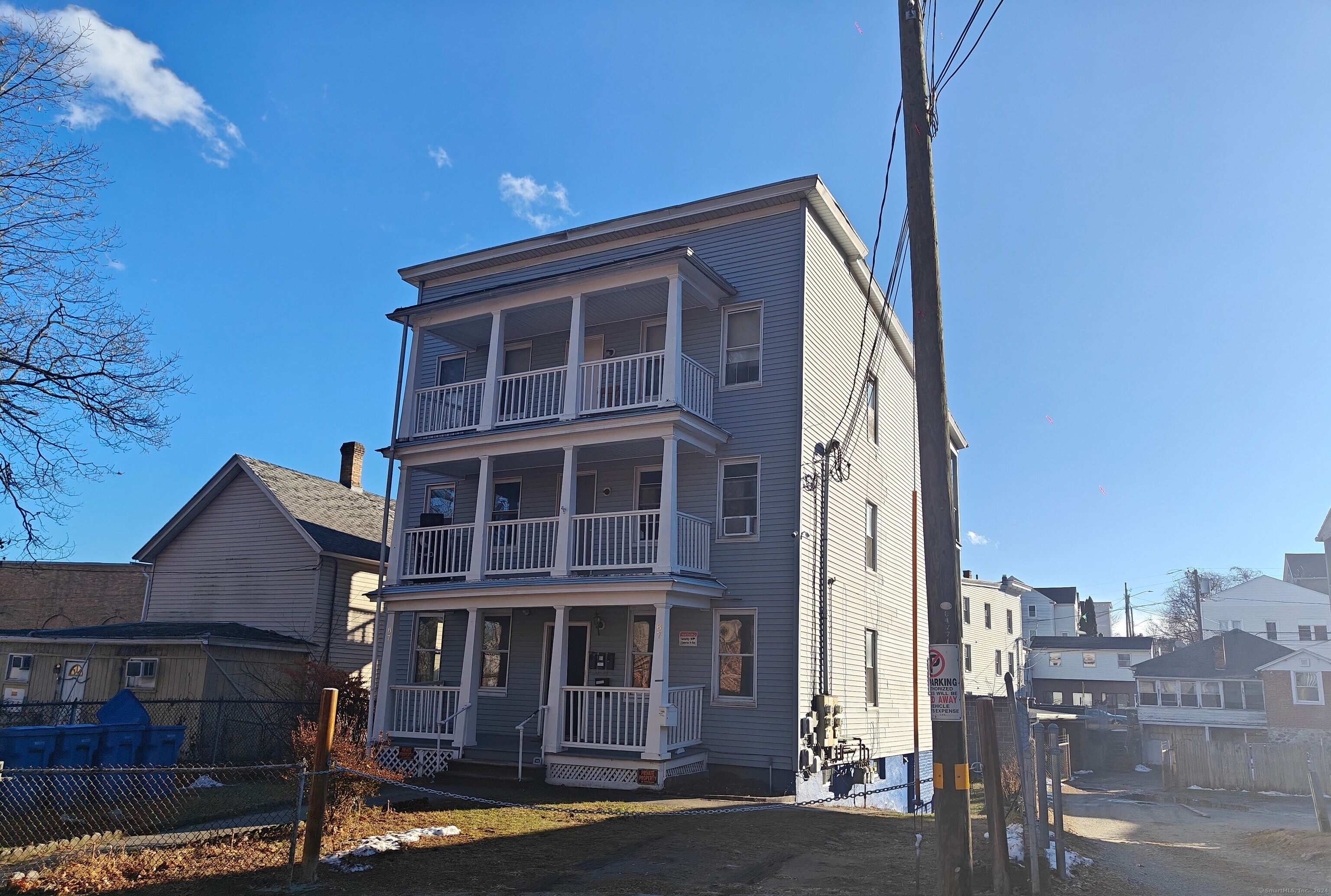 87 Green Street 1, Waterbury, Connecticut - 3 Bedrooms  
1 Bathrooms  
6 Rooms - 