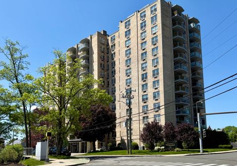 1 Strawberry Hill Court APT 2B, Stamford, CT 06902 - #: 24095572