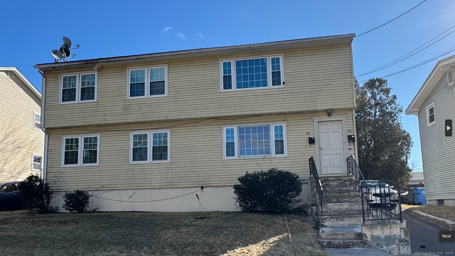 94 Royal Oak Drive, Waterbury, Connecticut - 6 Bedrooms  
2 Bathrooms  
10 Rooms - 