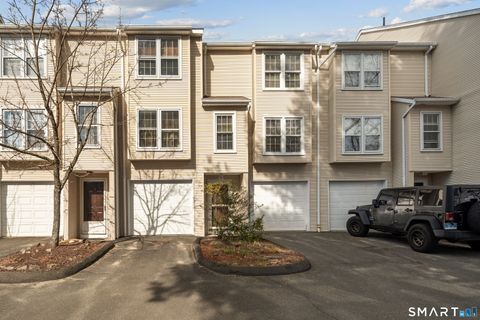 Condo For Sale - 40 Deerwood Lane #9<br/> Waterbury, CT 06704