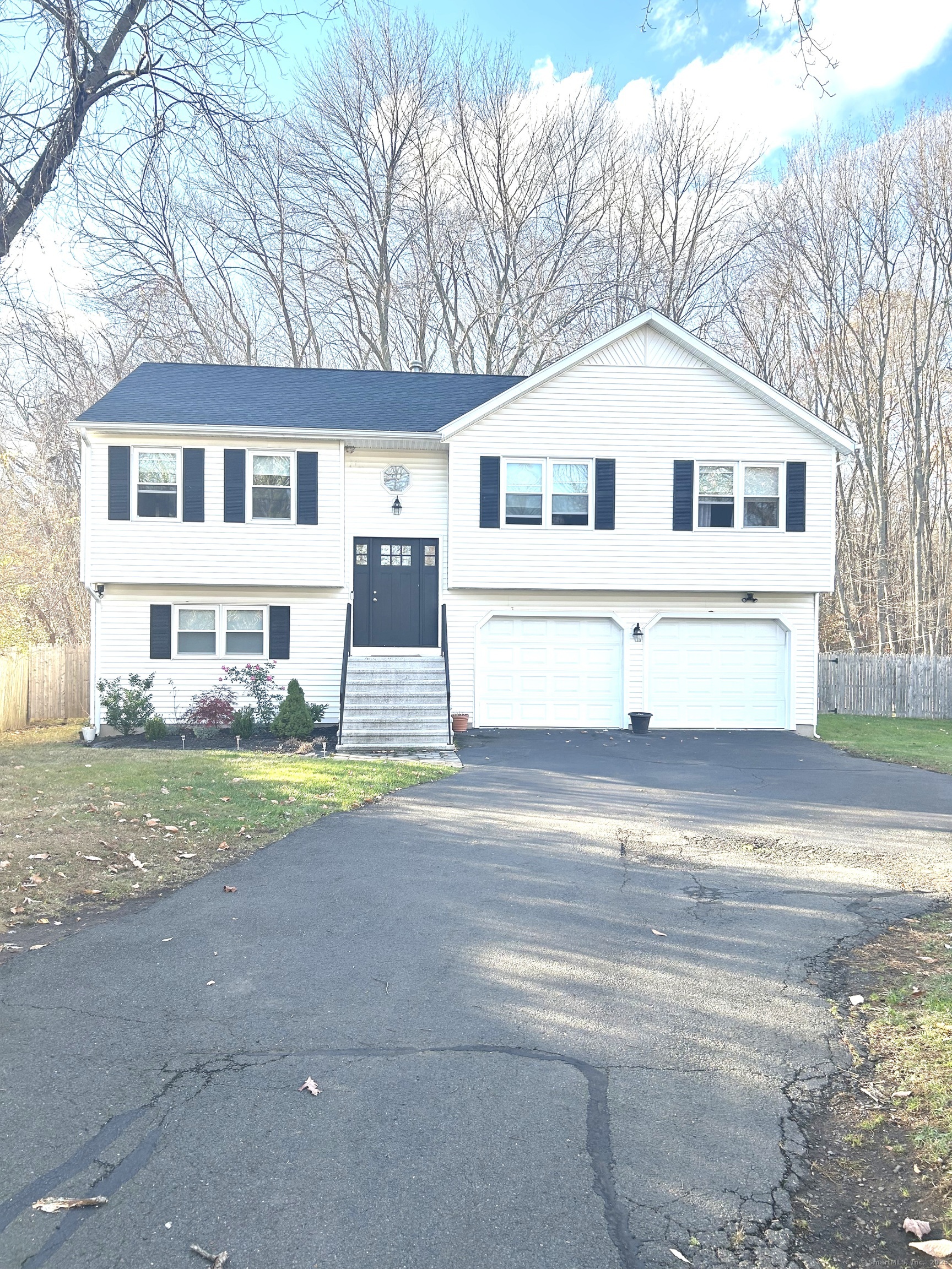 Fawn Ridge Drive, Hamden, Connecticut - 3 Bedrooms  
3 Bathrooms  
8 Rooms - 