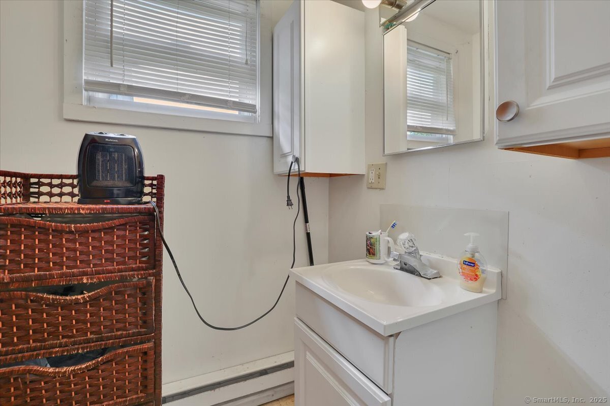 Windham, Connecticut 06226, United States, 12 Bedrooms Bedrooms, ,5 BathroomsBathrooms,Residential,Active,158945