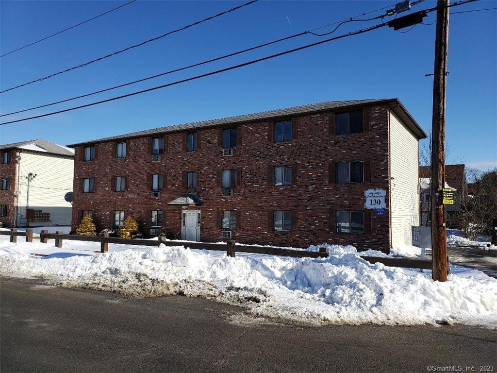 Rental Property at Woodglen Drive Apt 10, Waterbury, Connecticut - Bedrooms: 1 
Bathrooms: 1 
Rooms: 3  - $1,050 MO.