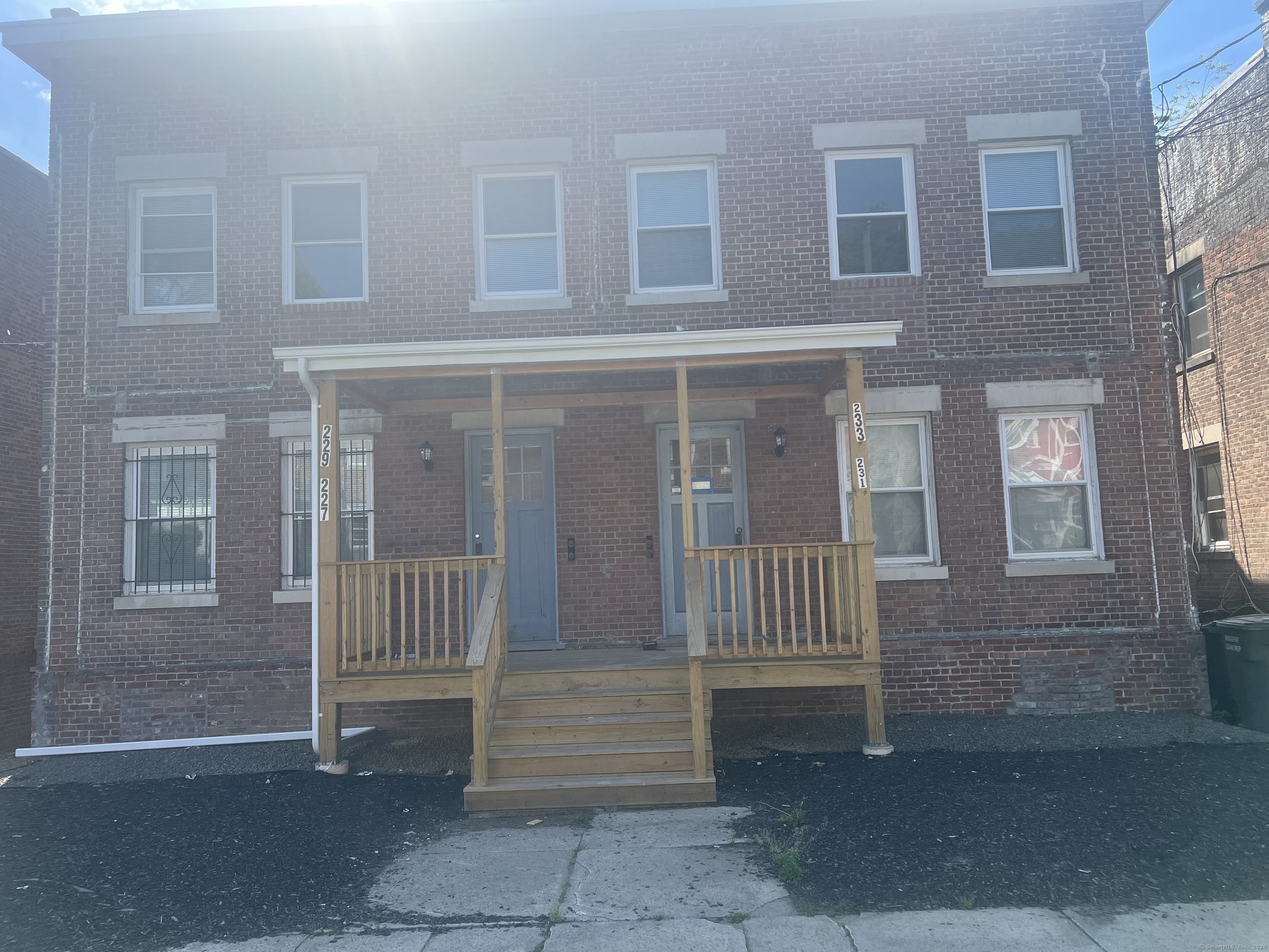 Property for Sale at 227 Dover Street, Bridgeport, Connecticut - Bedrooms: 2 
Bathrooms: 1 
Rooms: 5  - $1,600