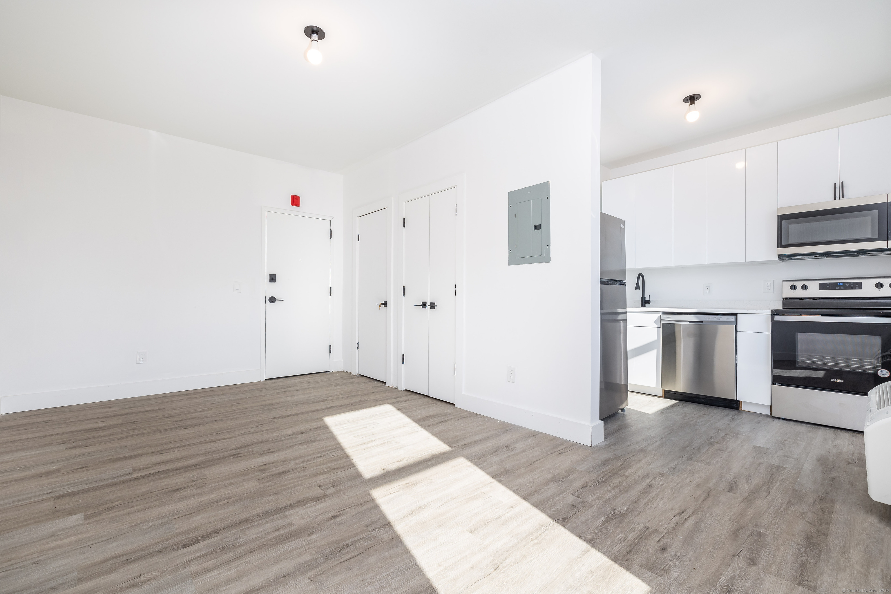 Rental Property at Main Street 203, East Hartford, Connecticut - Bathrooms: 1 
Rooms: 3  - $1,300 MO.
