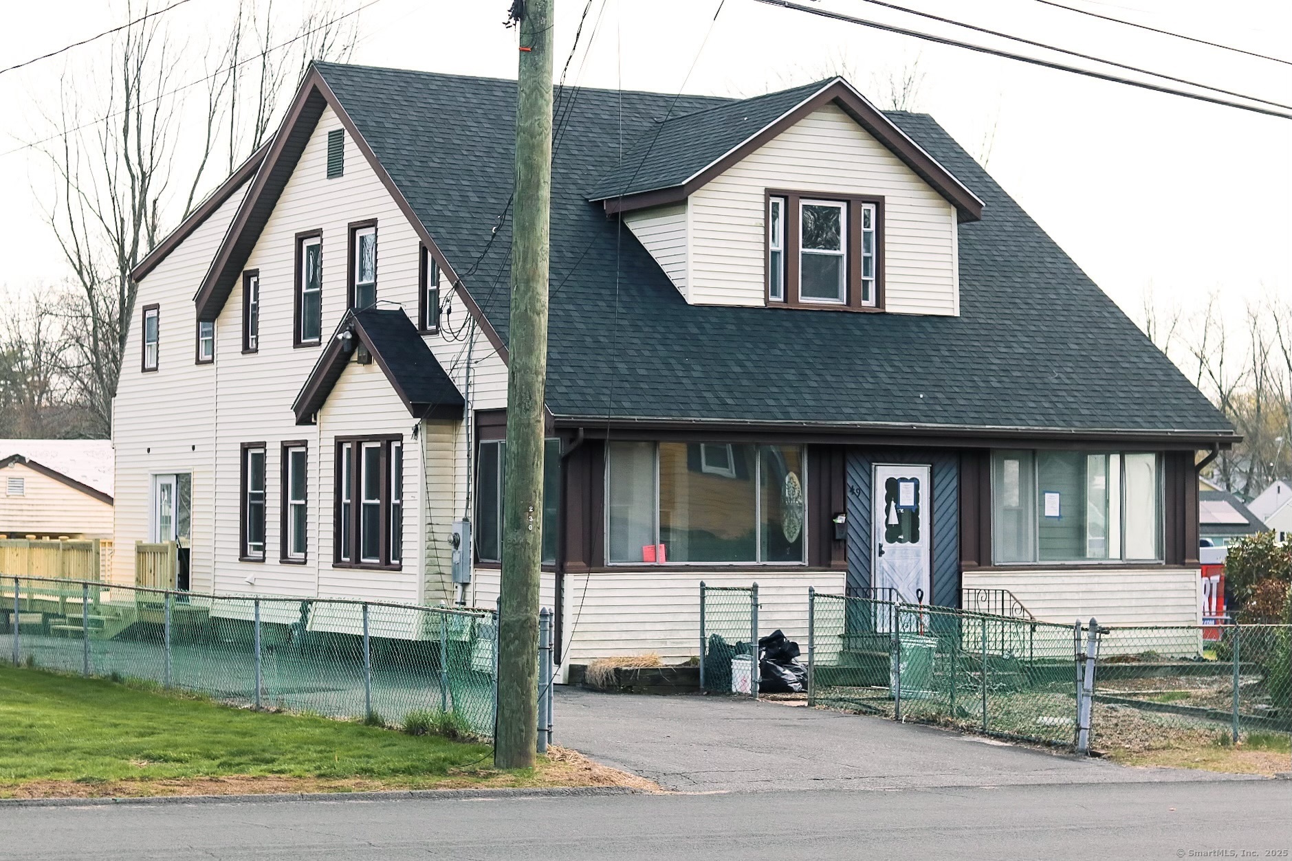 Property for Sale at Gilbert Avenue, Bloomfield, Connecticut - Bedrooms: 3 
Bathrooms: 3 
Rooms: 10  - $474,900