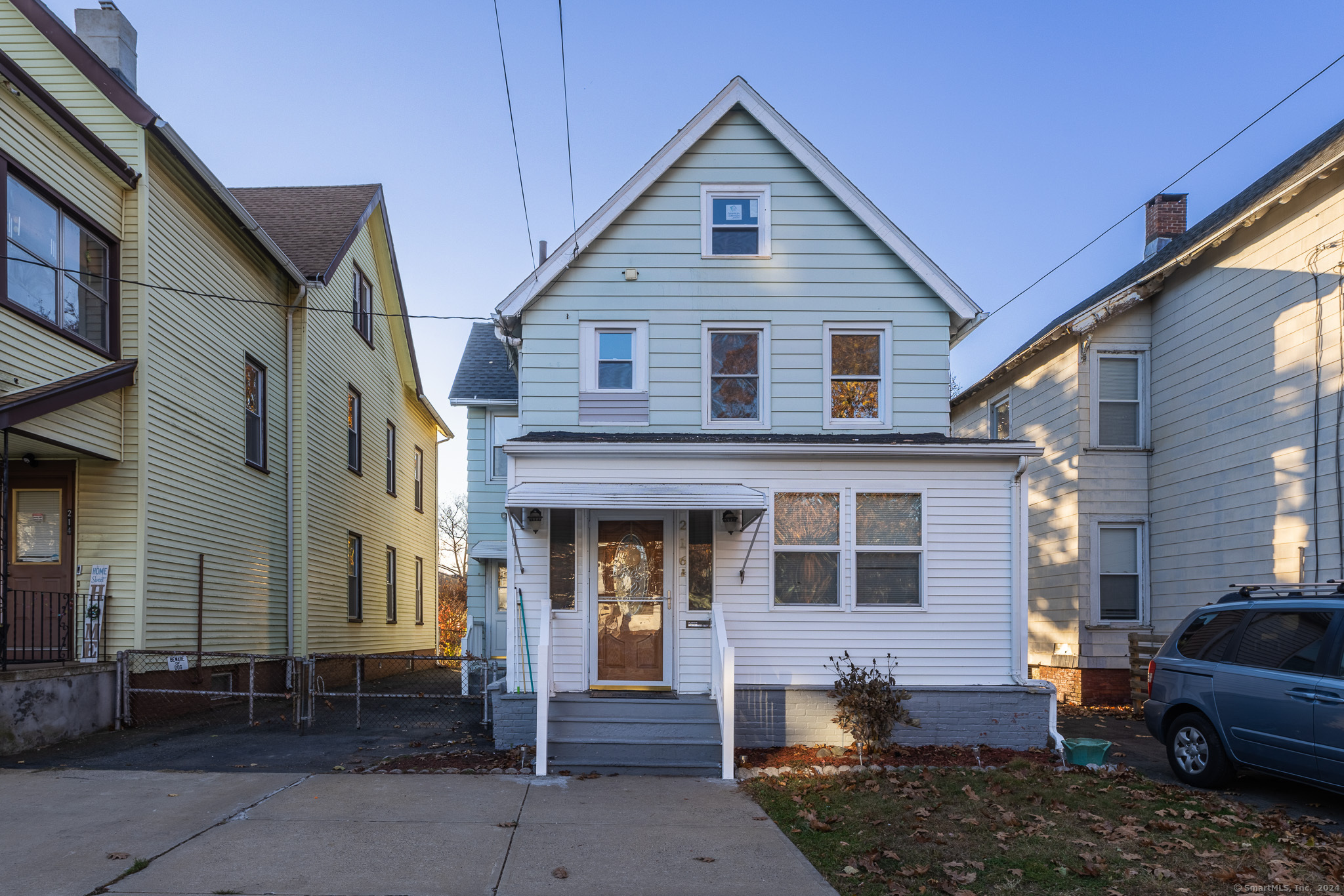 216 Howard Avenue, New Haven, Connecticut - 3 Bedrooms  
1 Bathrooms  
6 Rooms - 