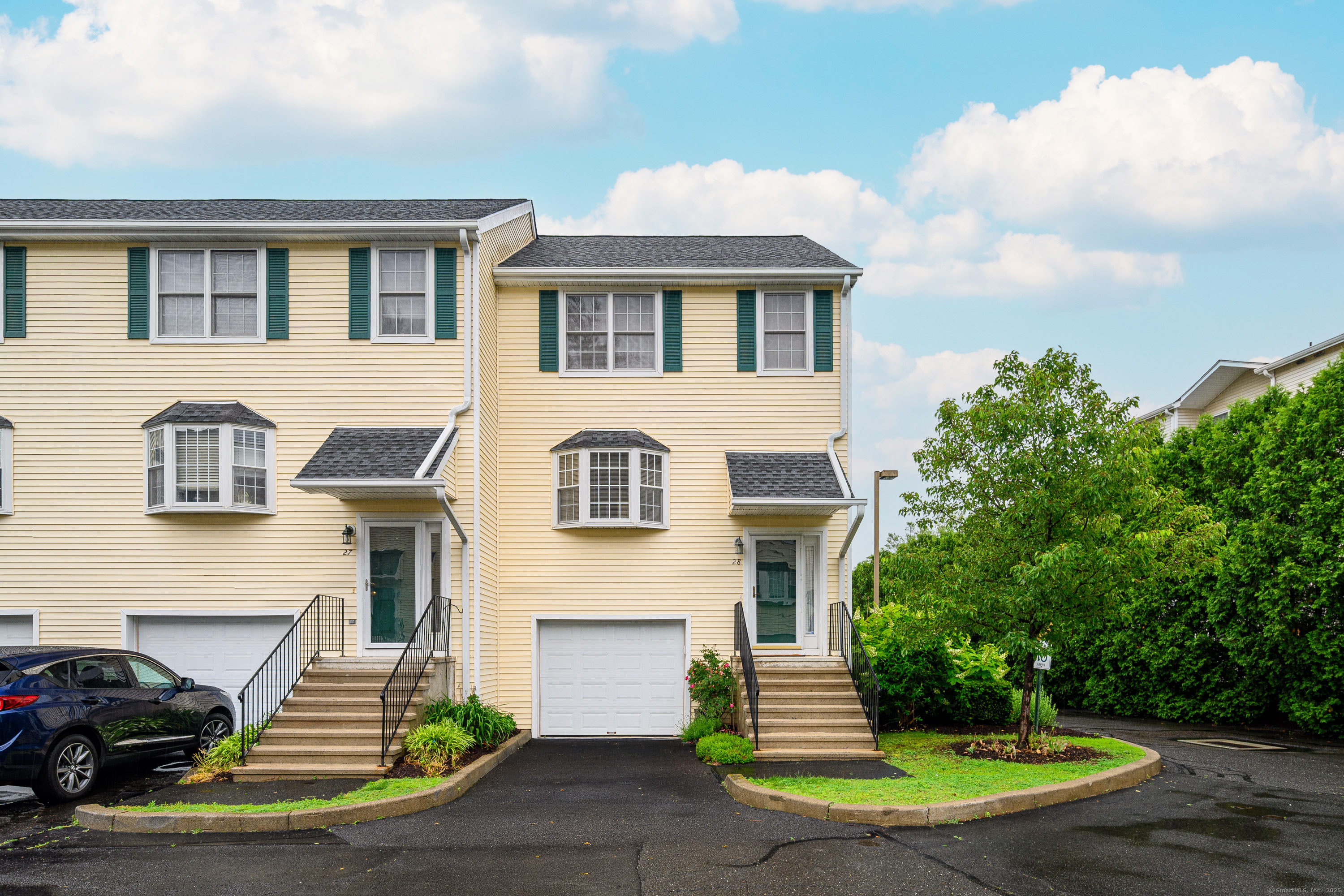 Main Street 4-28, Danbury, Connecticut - 2 Bedrooms  
2 Bathrooms  
5 Rooms - 